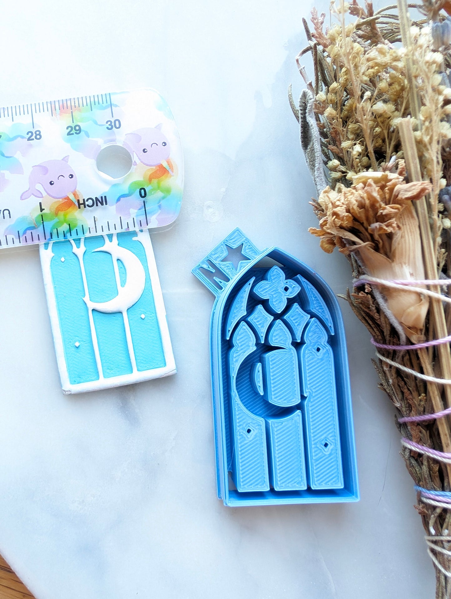 Crescent Moon in Cathedral Window Sharp Clay Cutter