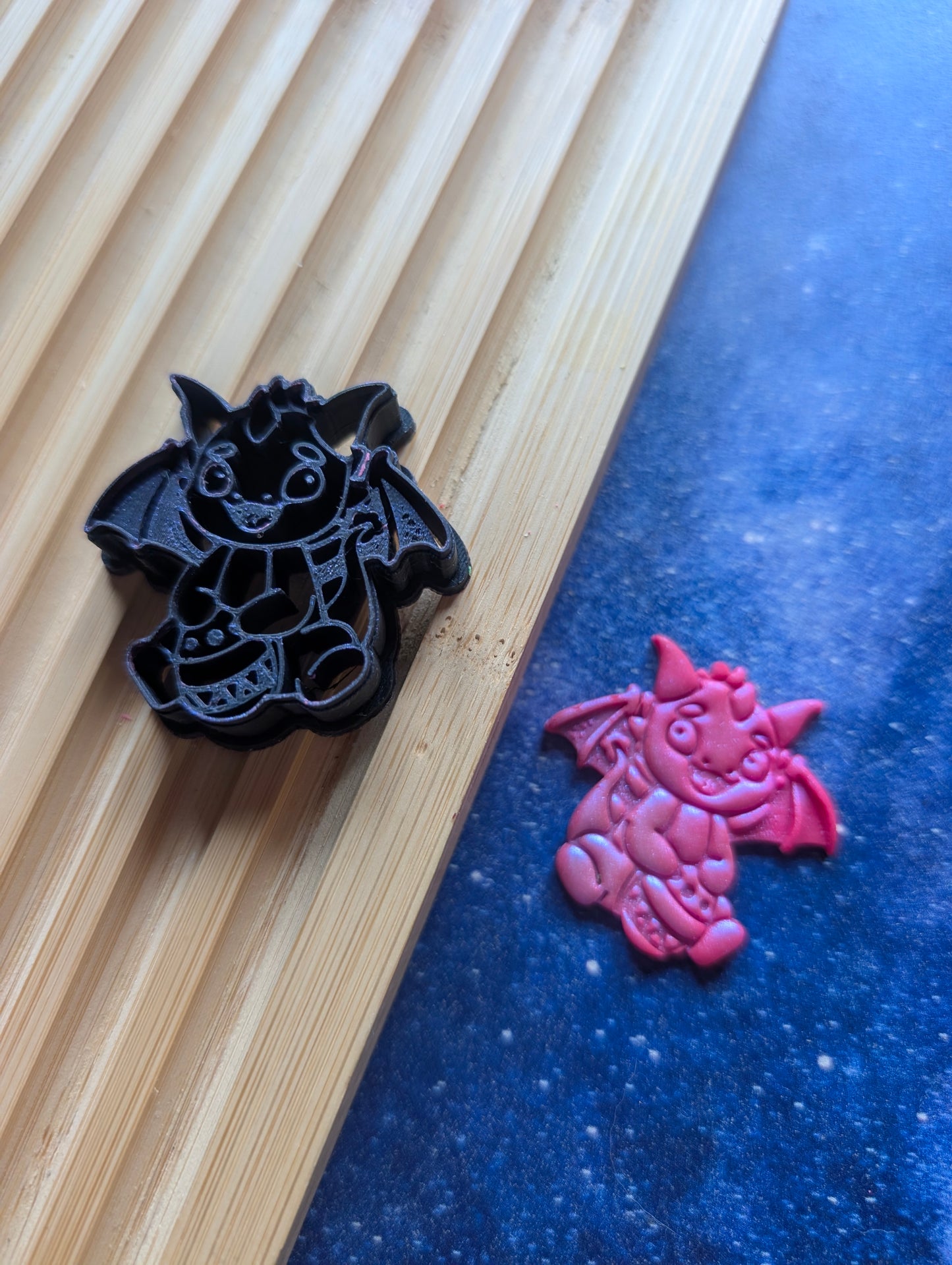 Chibi Dragon with an Easter Egg Sharp Clay Cutter