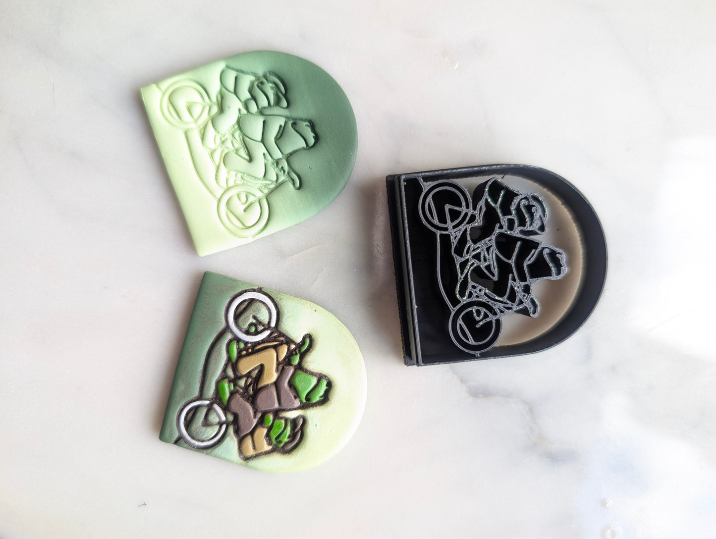 Two Frogs Riding a Bicycle Sharp Clay Cutter