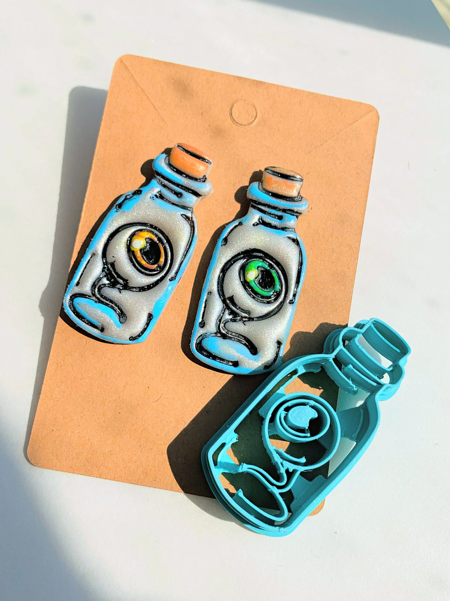 Eyeball in a Vial - Embossed Sharp Clay Cutter