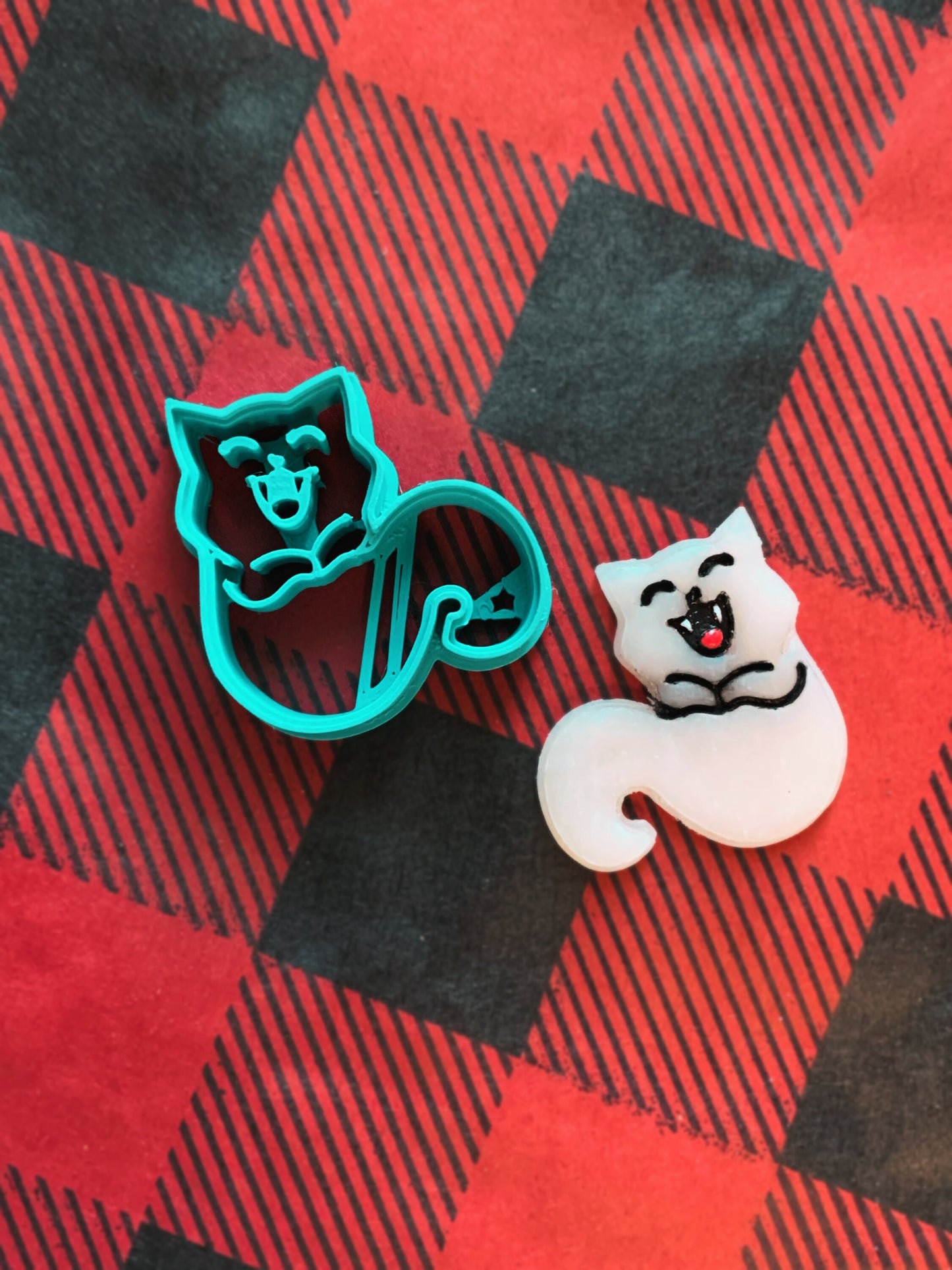 Laughing Ghost Cat - Embossed Sharp Clay Cutter