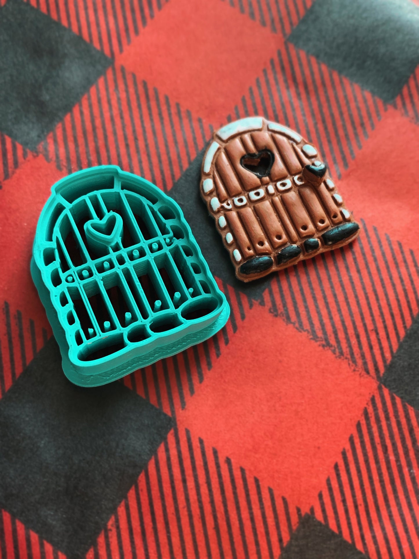 Heart Window Detailed Door - Embossed Sharp Clay Cutters