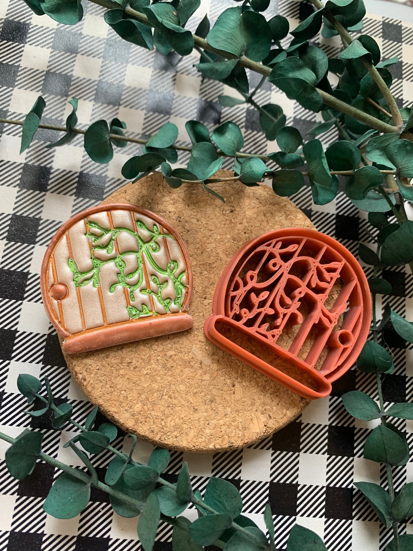 Ivy Covered Round Hobbit Fairy House Door - Embossed Sharp Clay Cutter