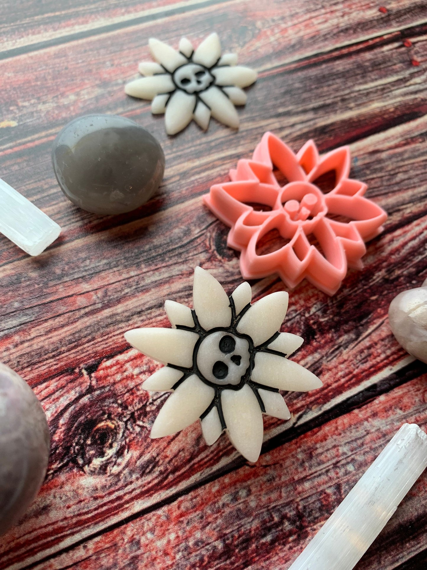 Sharp Flower with Chibi Skull - Embossed Sharp Clay Cutter