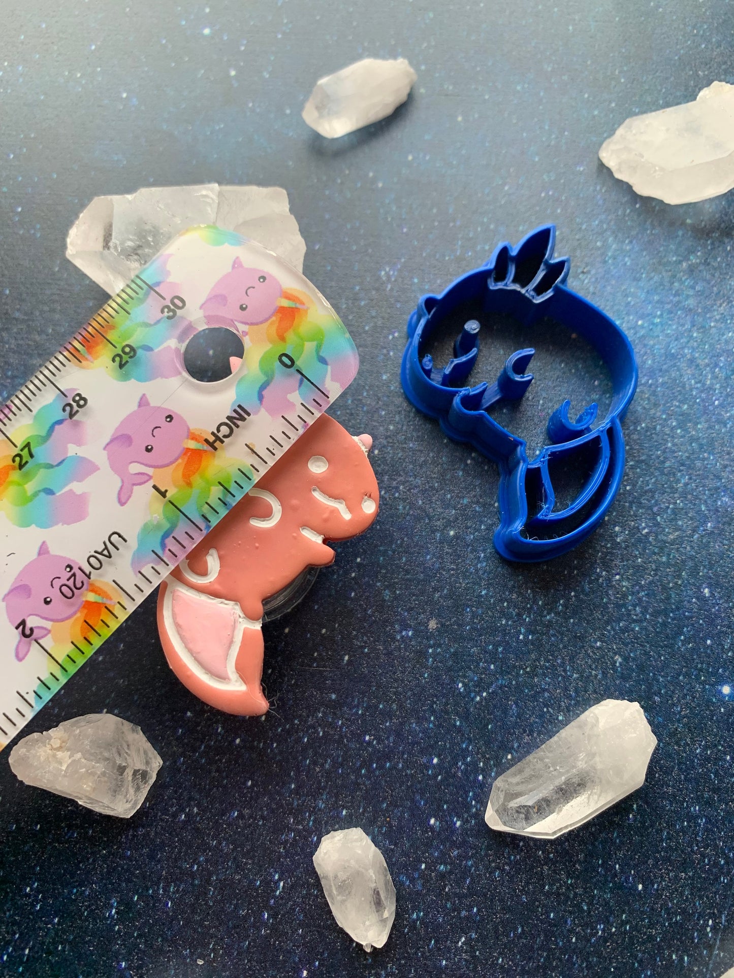 Side Turned Chibi Axlotl - Embossed Sharp Clay Cutter