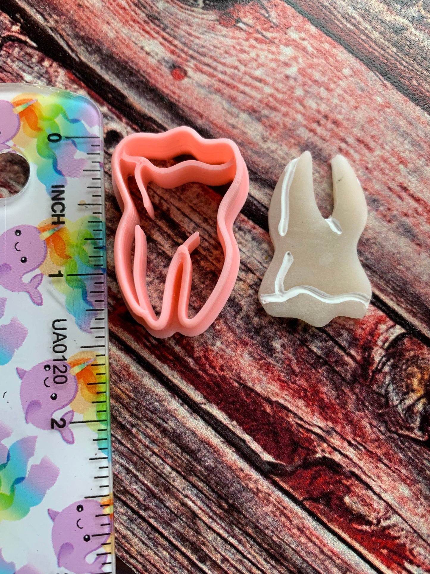 Tooth with Root Embossed Sharp Clay Cutter