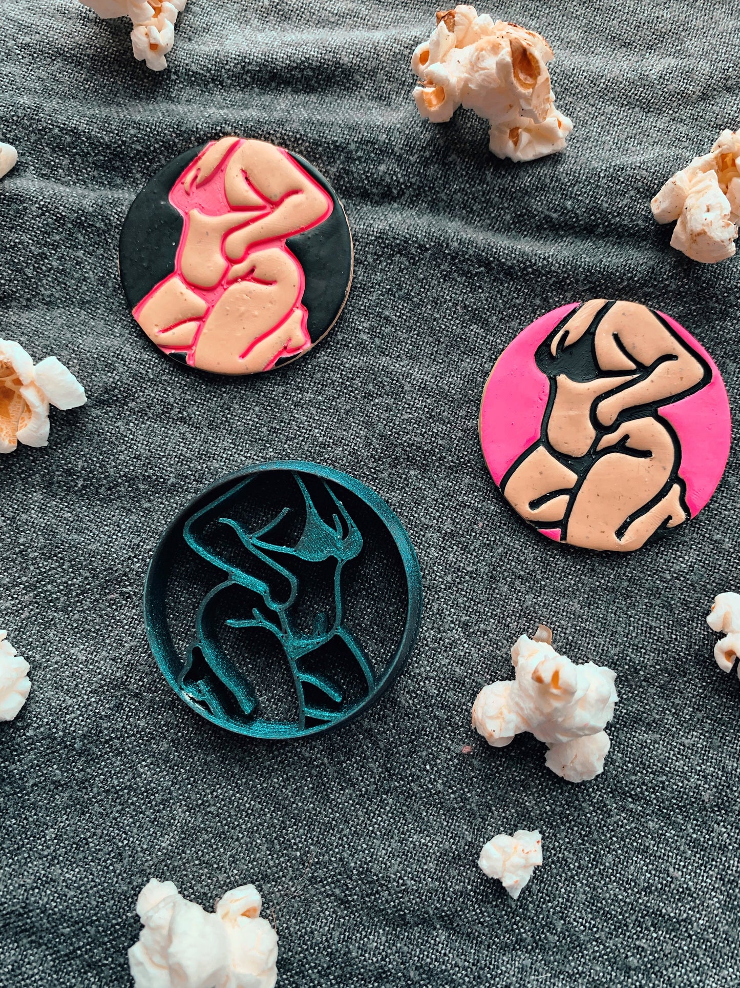 Sexy Curves Circle Earring Embossed Sharp Clay Cutter
