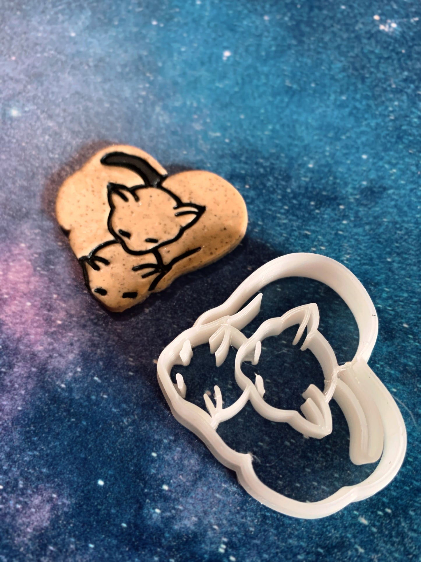 Cats Heart Cuddle - Embossed Sharp Clay Cutters