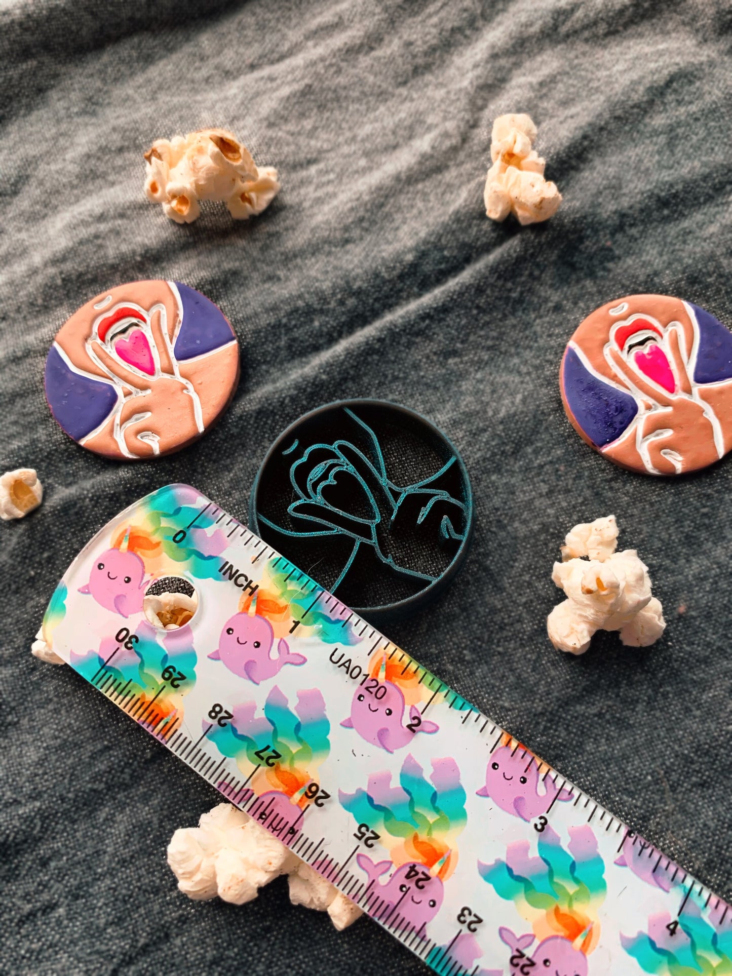 Licking V Fingers Earring Embossed Sharp Clay Cutter