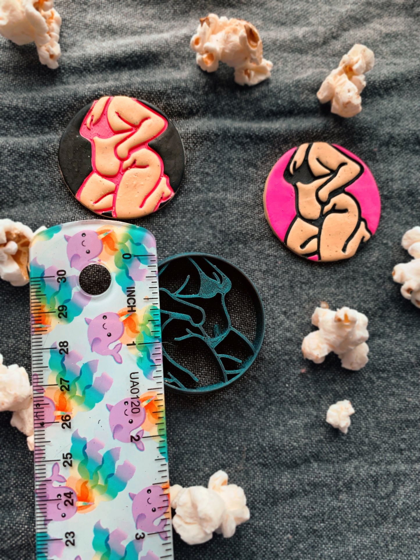 Sexy Curves Circle Earring Embossed Sharp Clay Cutter