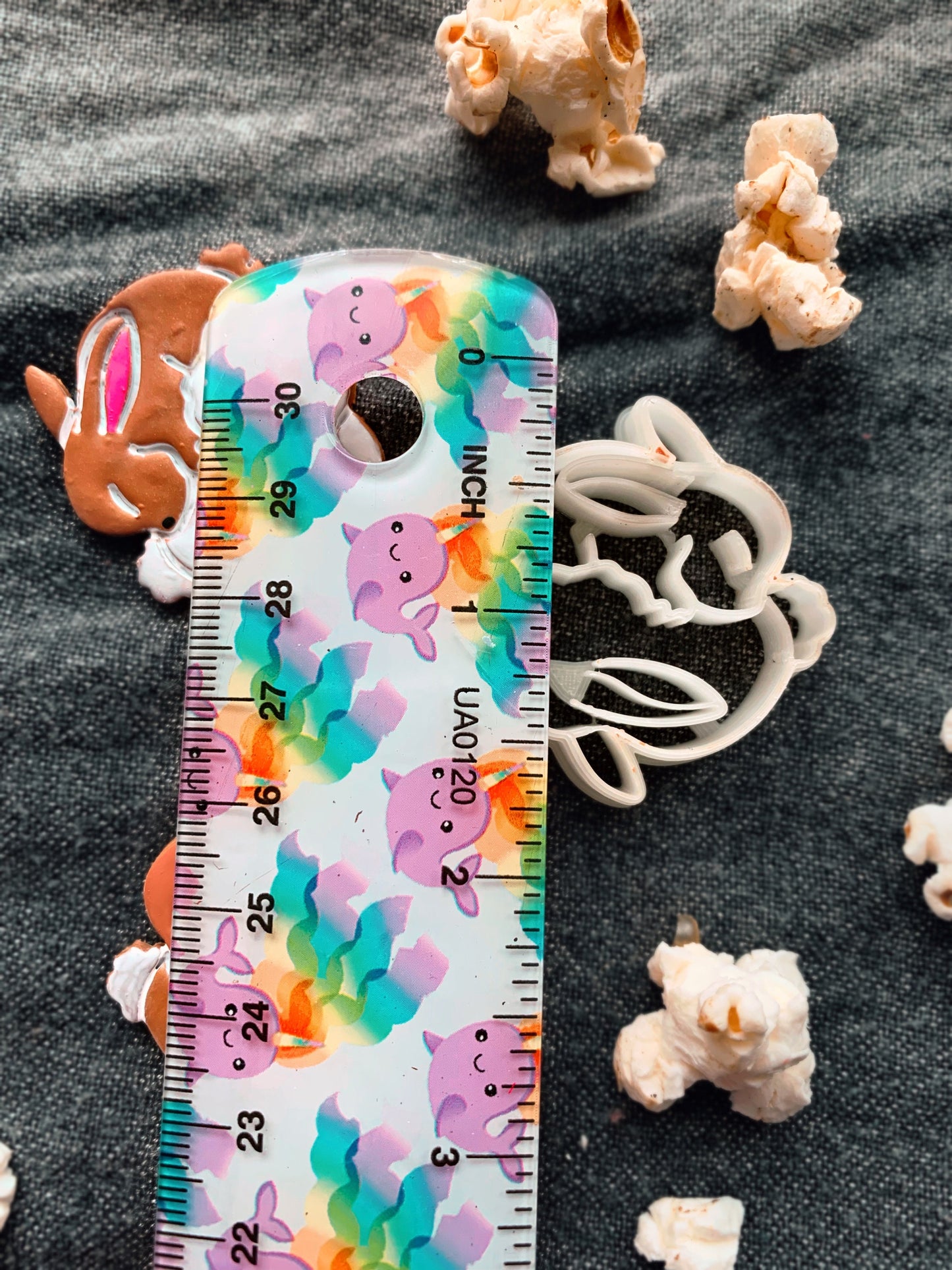 Double Bunny Rabbit Cuddle Yin Yang - Embossed Sharp Clay Cutter