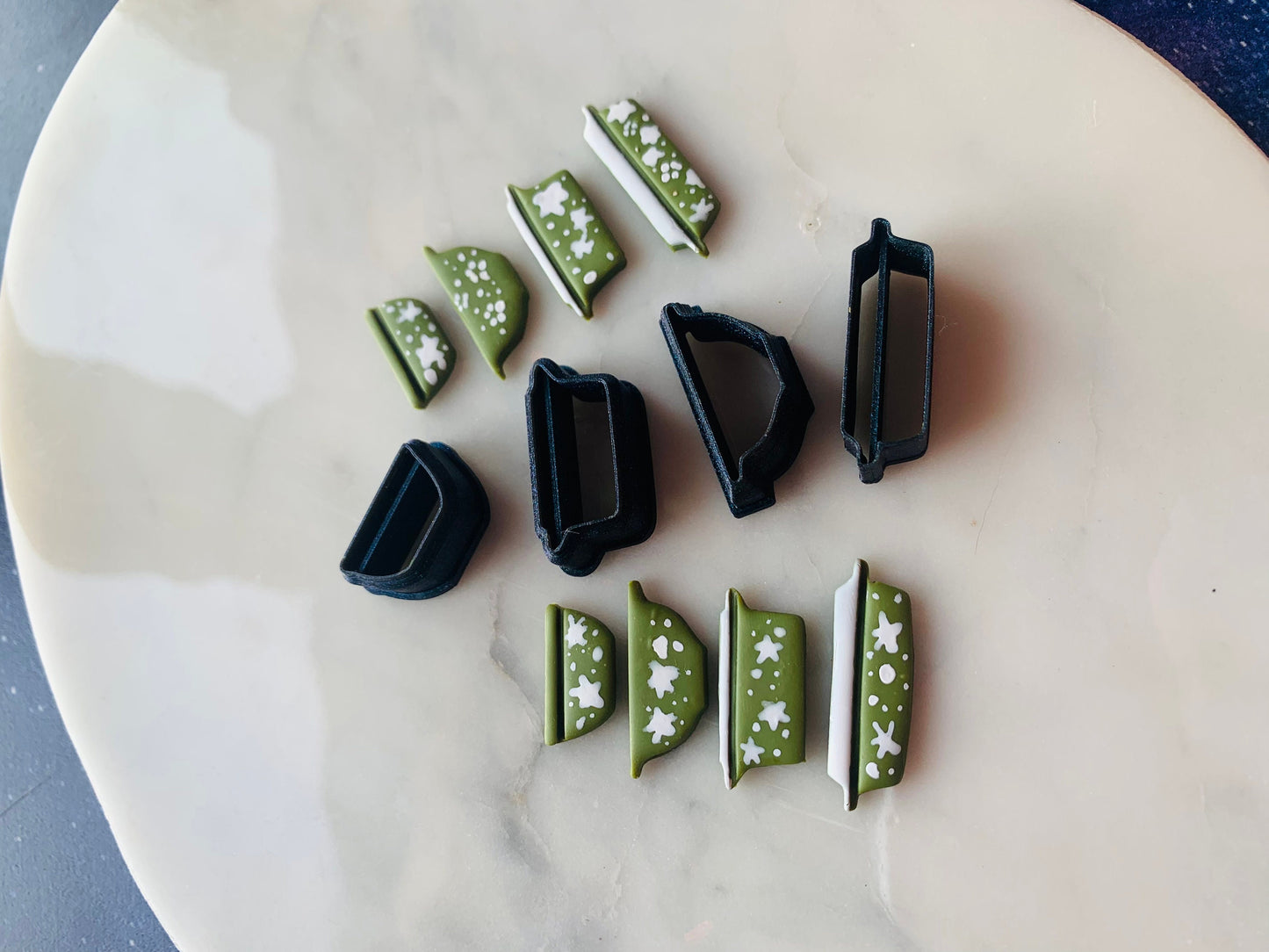 Small Set Vintage Dinner Storage Cookware Sharp Clay Cutter