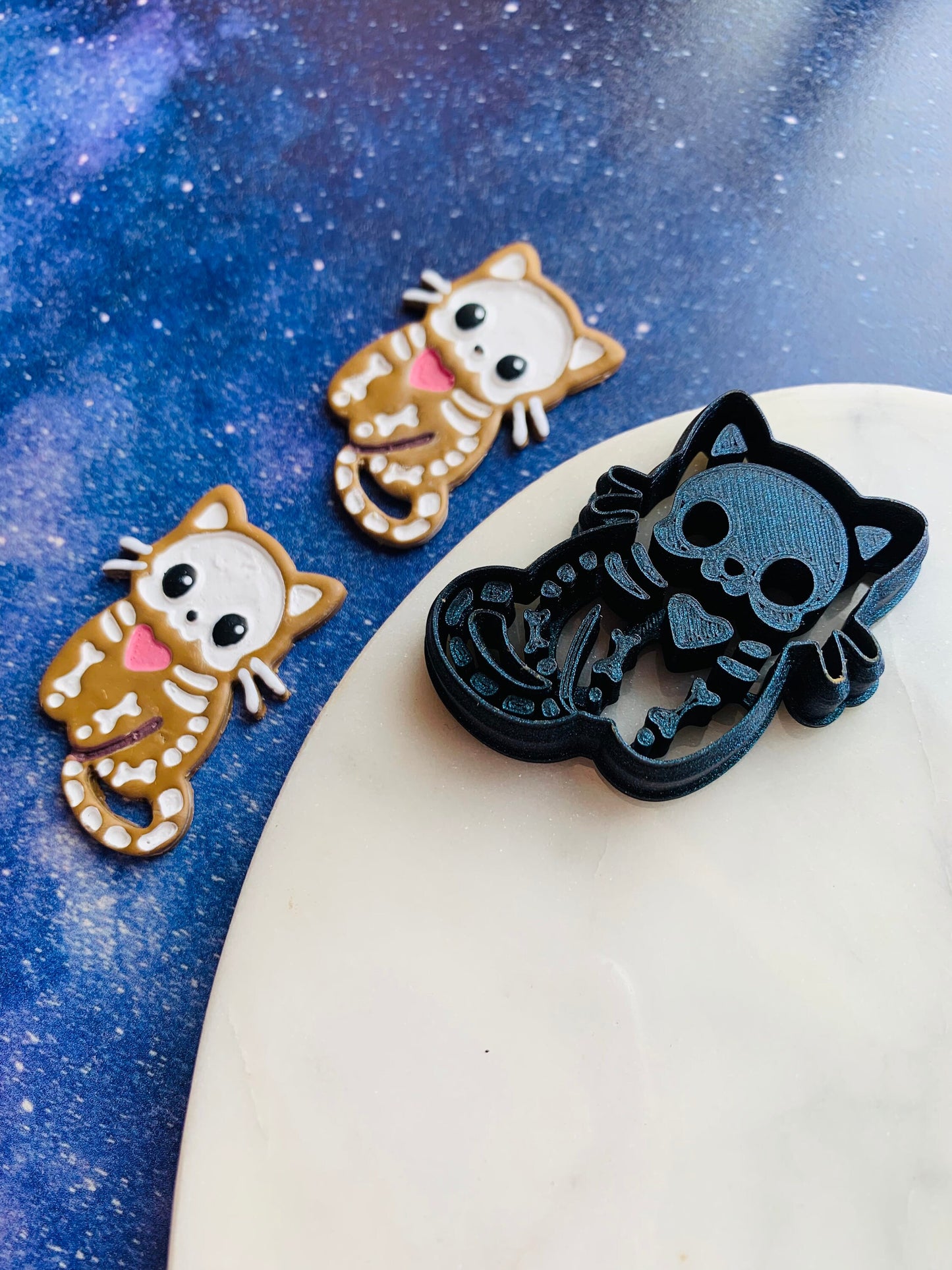 Skeletal Kitten Cat - Embossed Sharp Clay Cutter