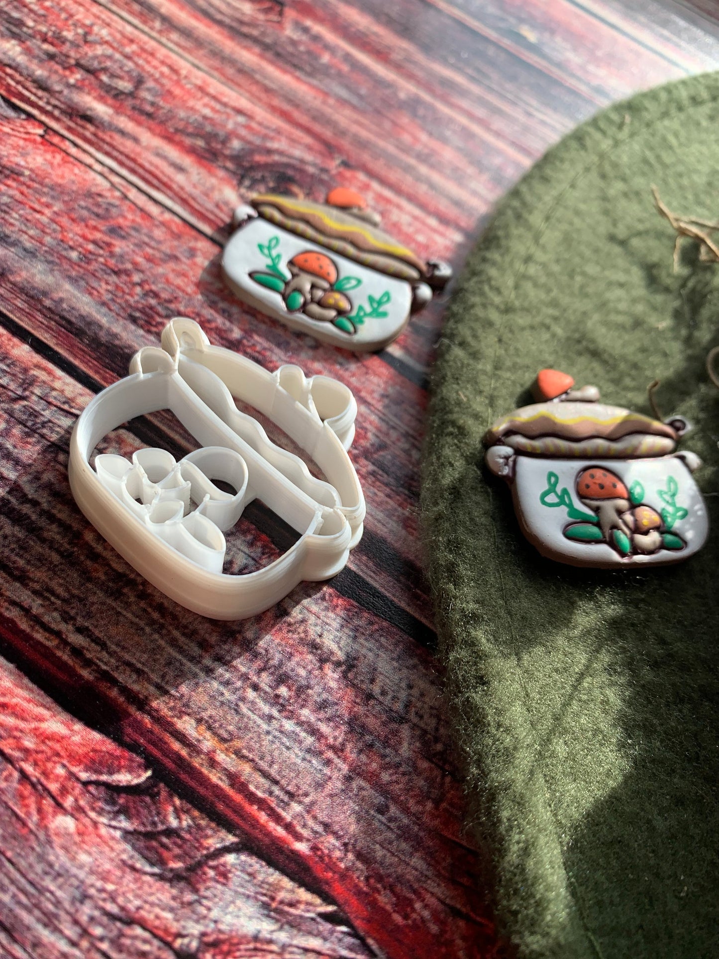 Vintage Merry Mushroom Inspired Serving Pot Sharp Clay Cutter
