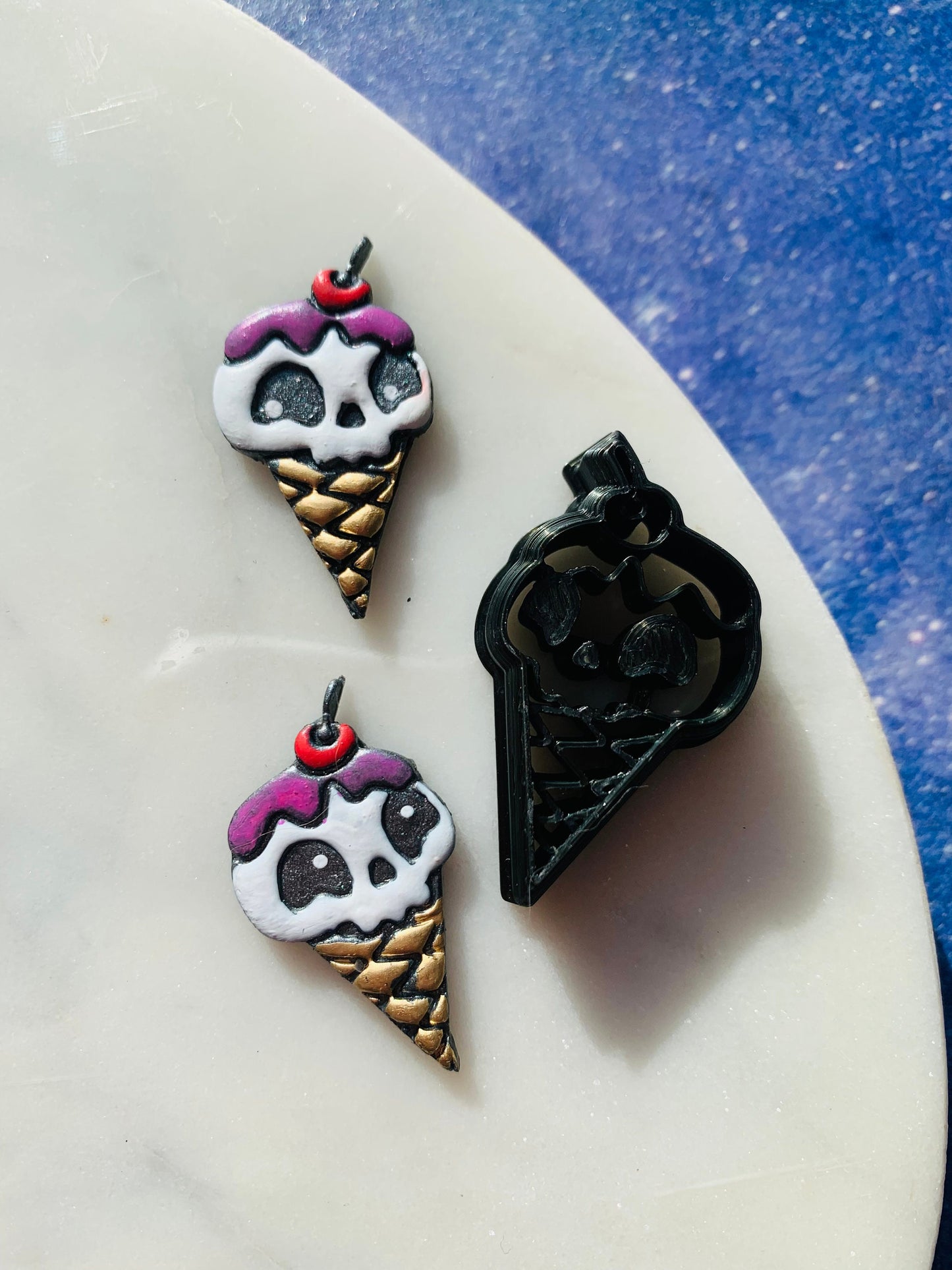 Small Ice Cream Cone Chibi Skull - Embossed Sharp Clay Cutter