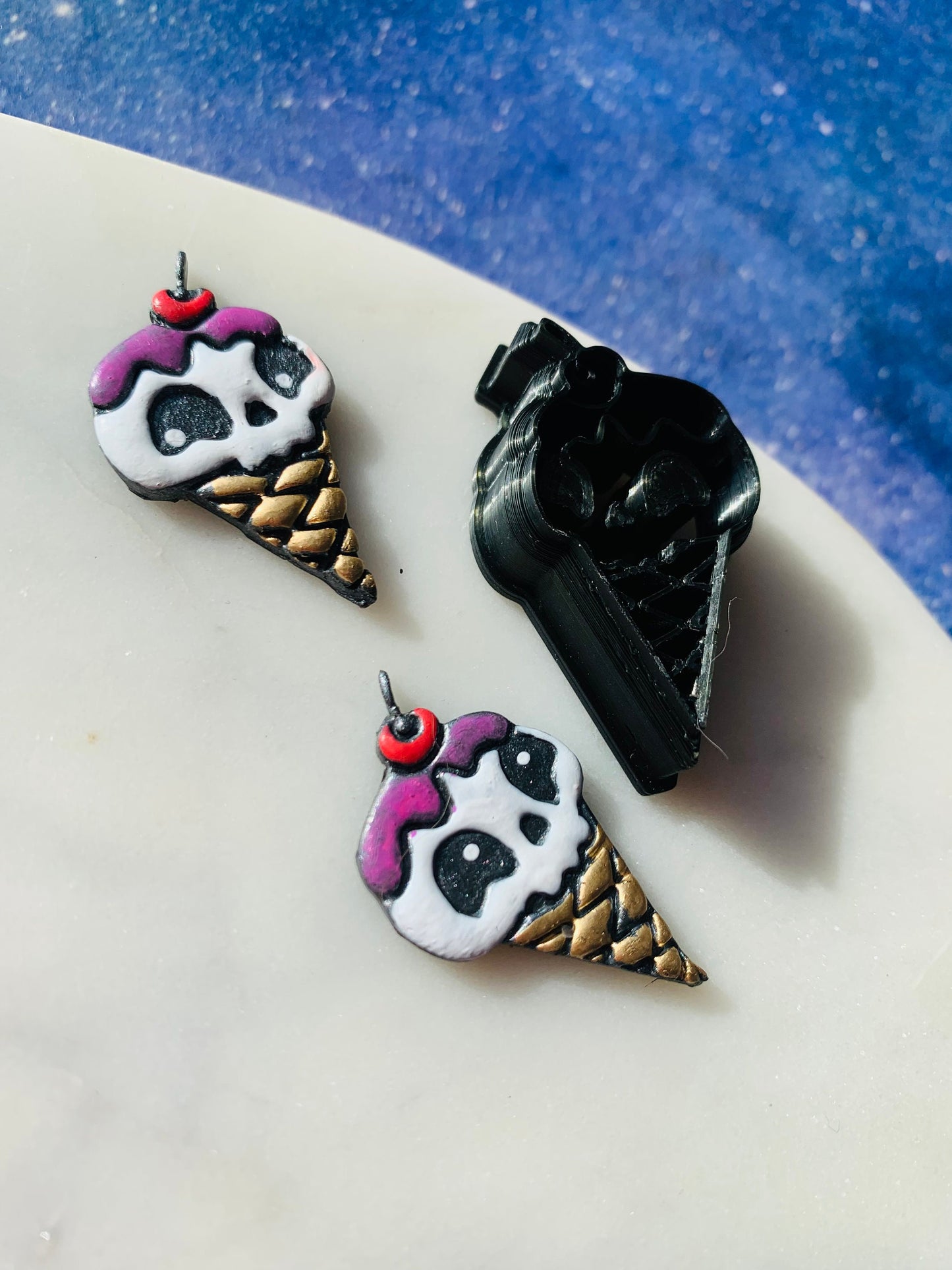Small Ice Cream Cone Chibi Skull - Embossed Sharp Clay Cutter