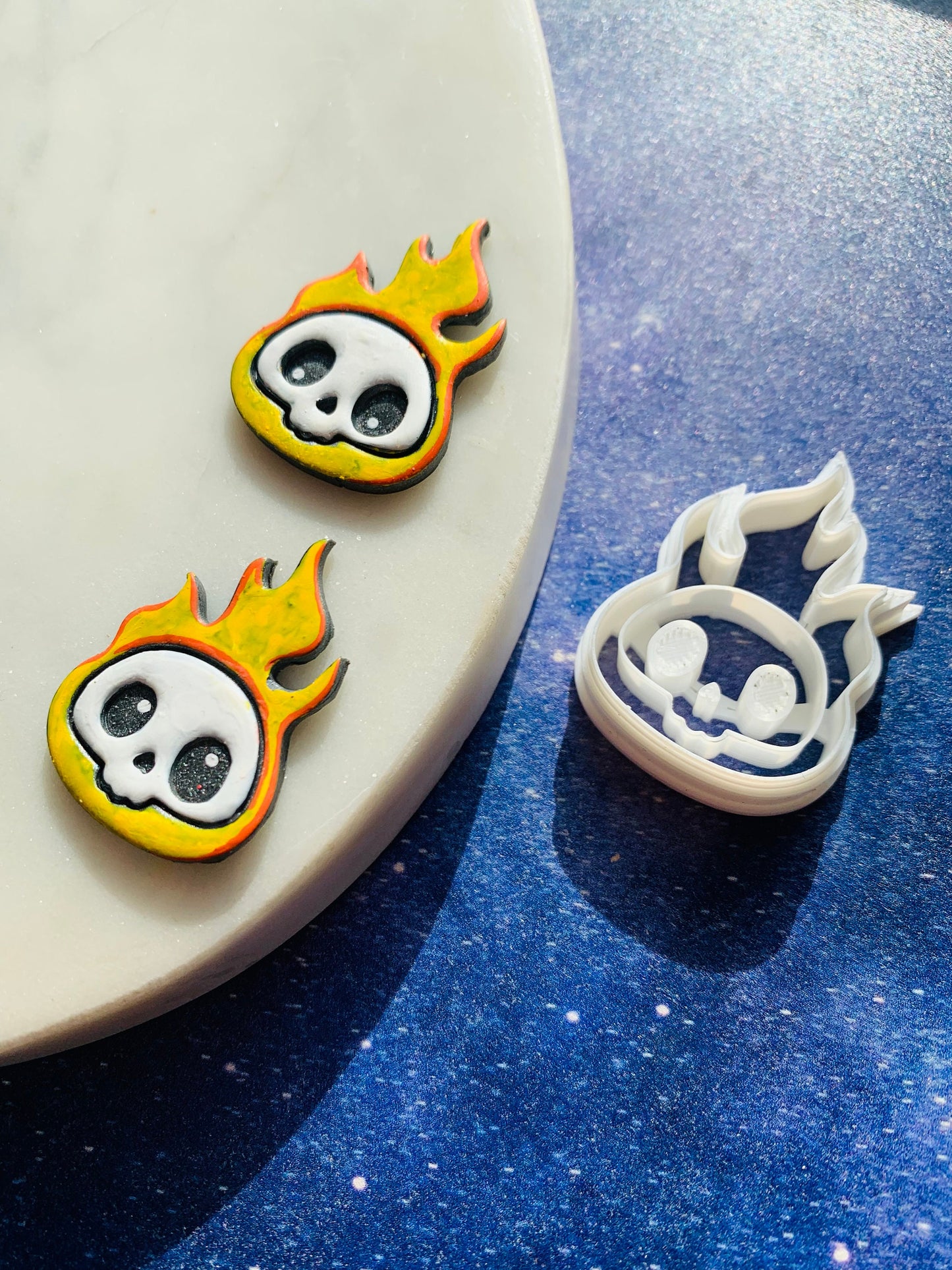 Small Chibi Skull in Ball of Fire - Embossed Sharp Clay Cutter