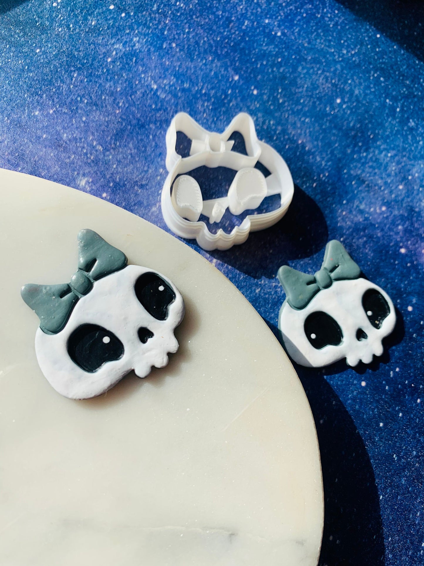Large Chibi Skull with Hair Bow - Embossed Sharp Clay Cutter