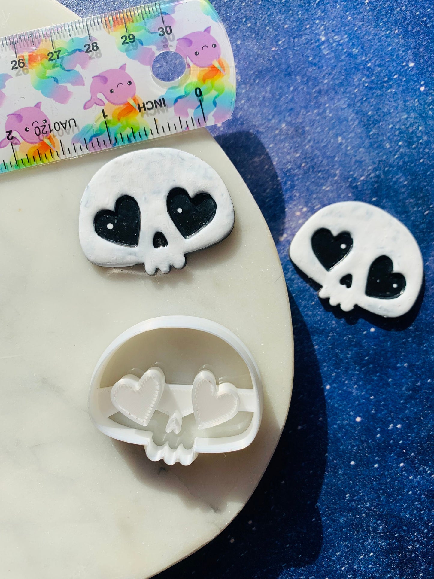Large Chibi Skull with Heart Eyes - Embossed Sharp Clay Cutter