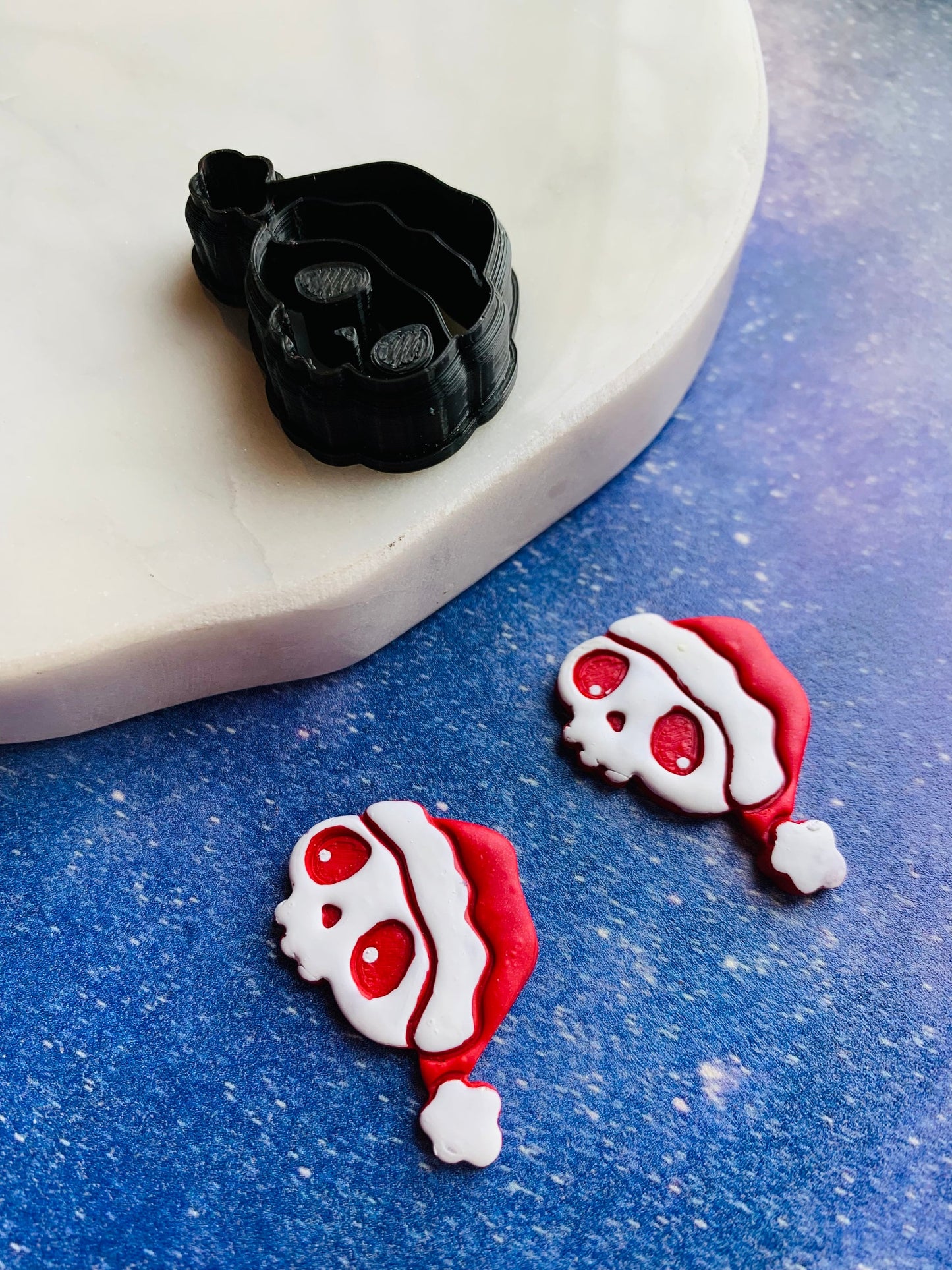Small Chibi Santa Skull - Embossed Sharp Clay Cutter