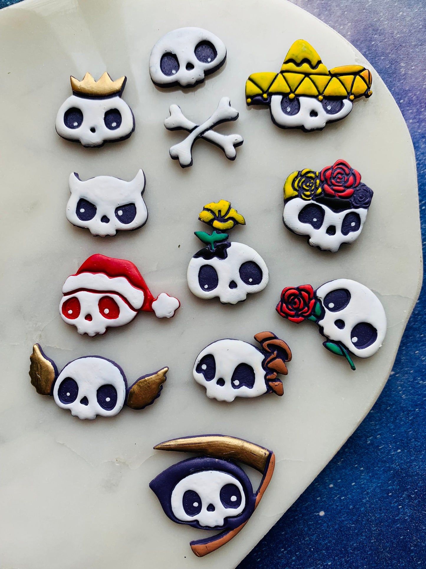 Small Chibi Skull Wearing Sombrero - Embossed Sharp Clay Cutter