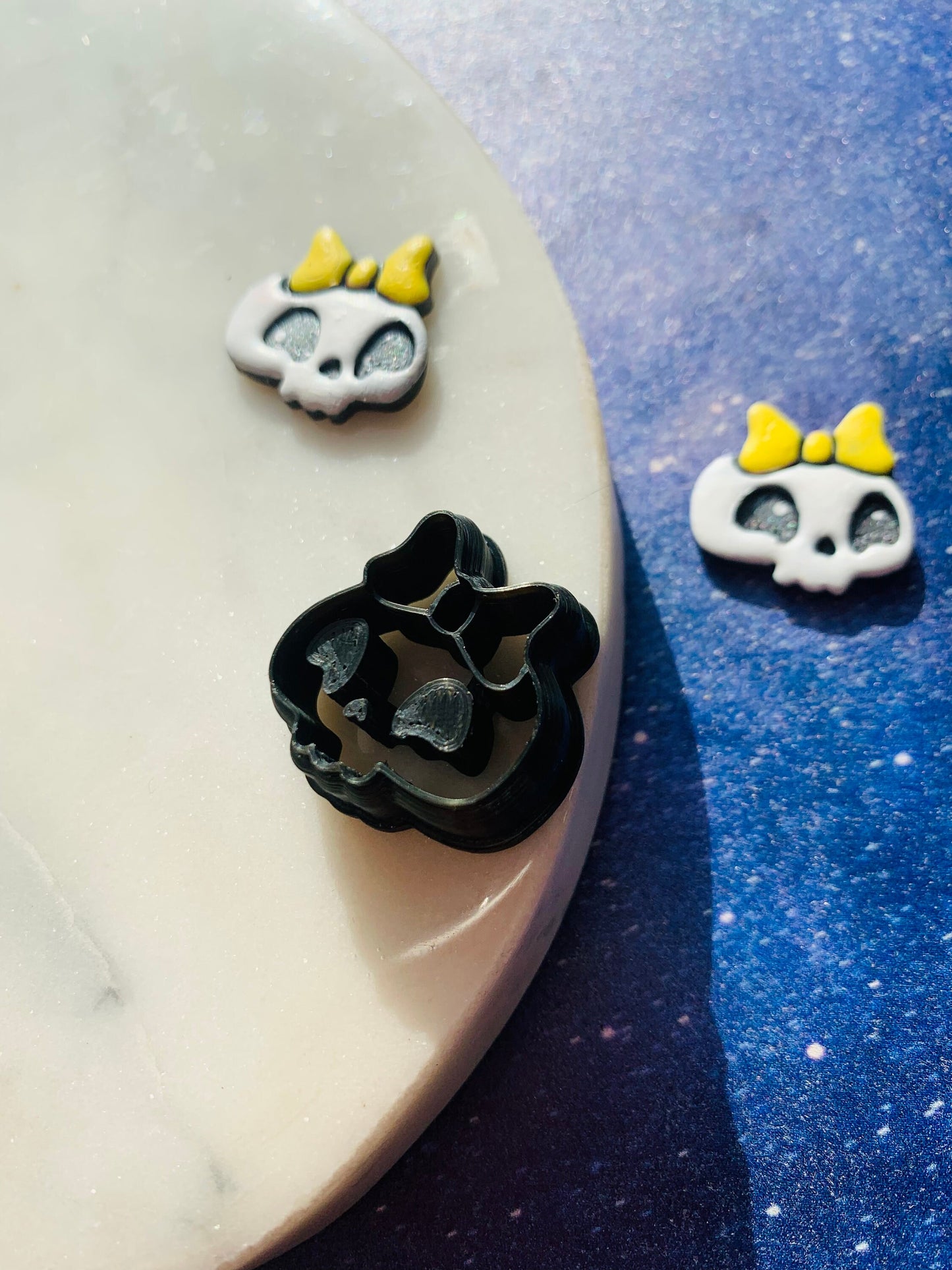 Small Chibi Skull with Hair Bow - Embossed Sharp Clay Cutter