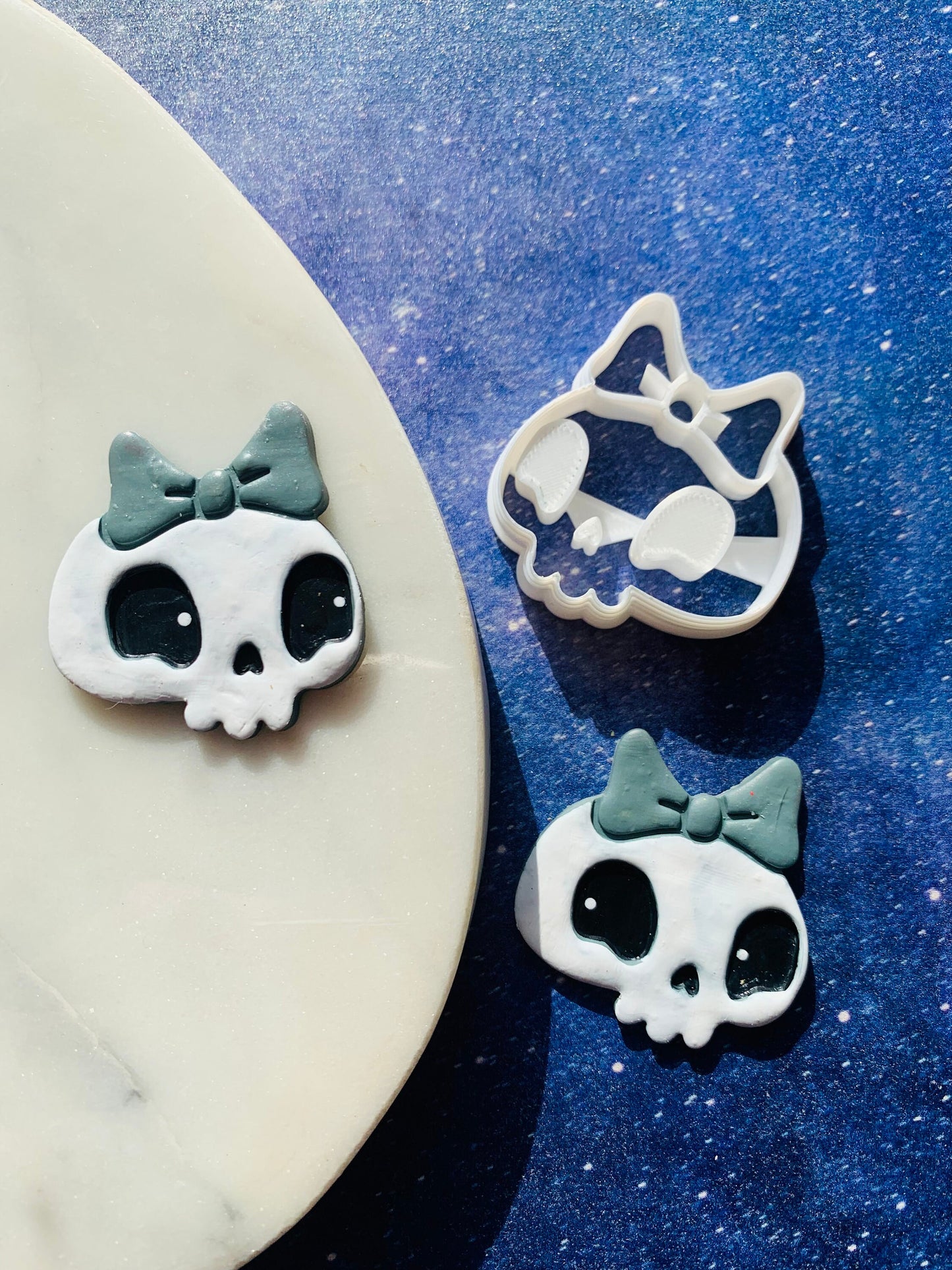 Large Chibi Skull with Hair Bow - Embossed Sharp Clay Cutter