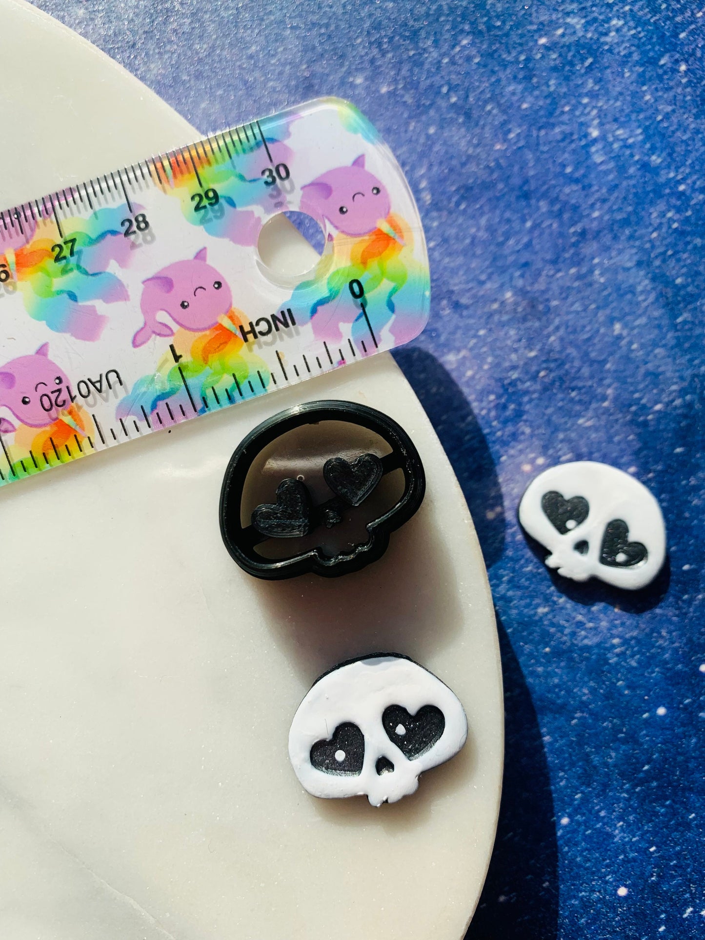 Small Chibi Skull with Heart Eyes - Embossed Sharp Clay Cutter