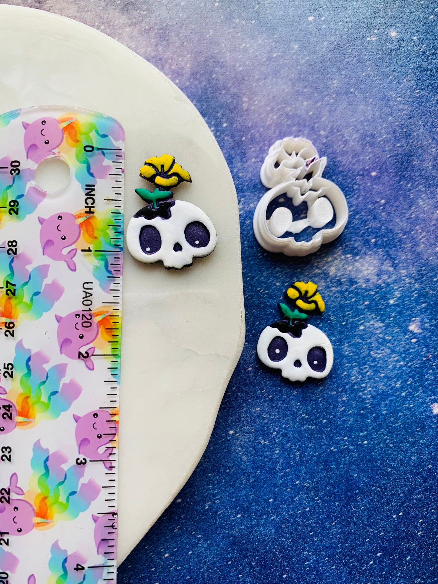 Small Broken Chibi Skull with Flower - Embossed Sharp Clay Cutter