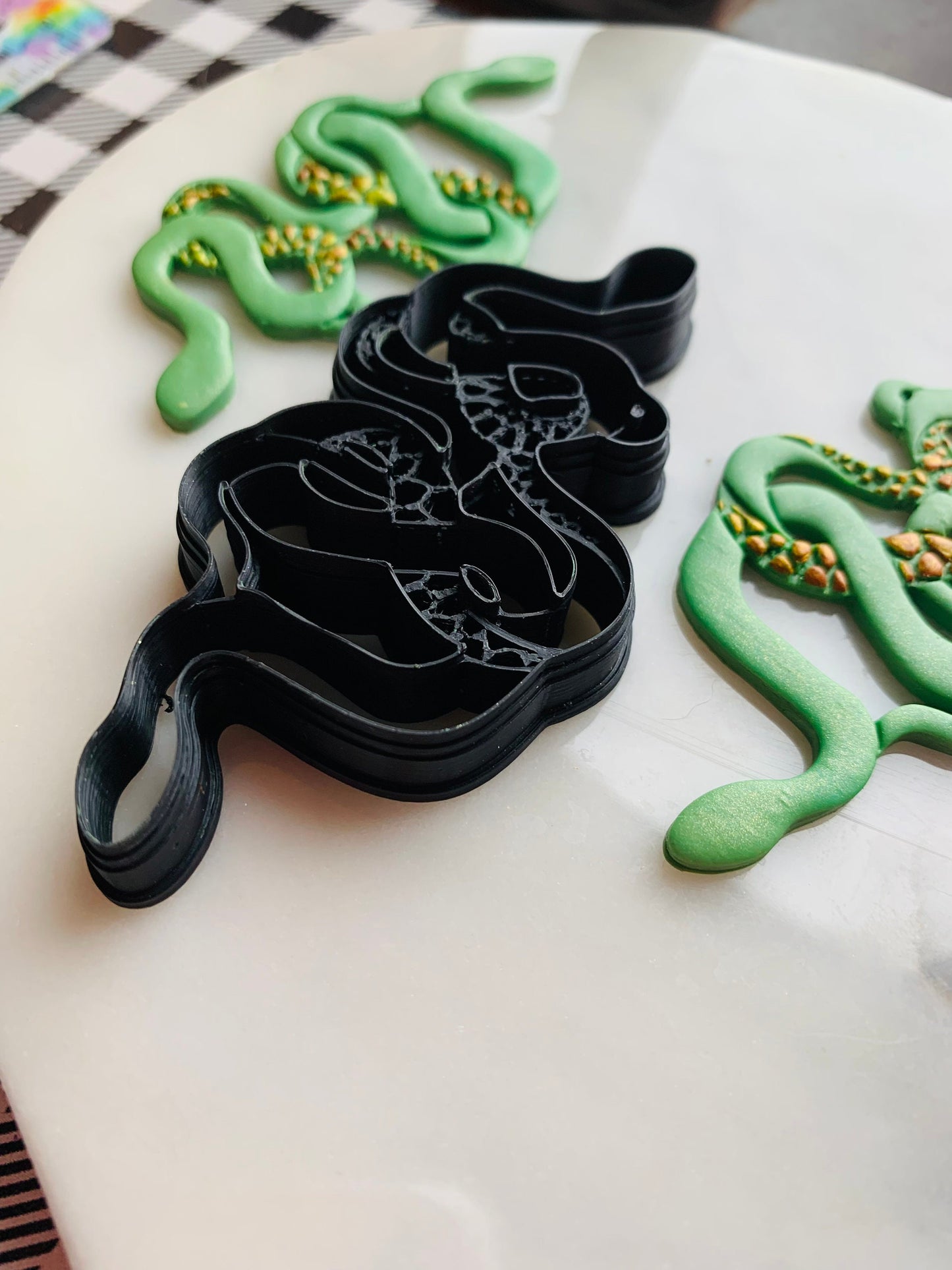 Large Intertwined Double Snakes - Embossed Sharp Clay Cutter