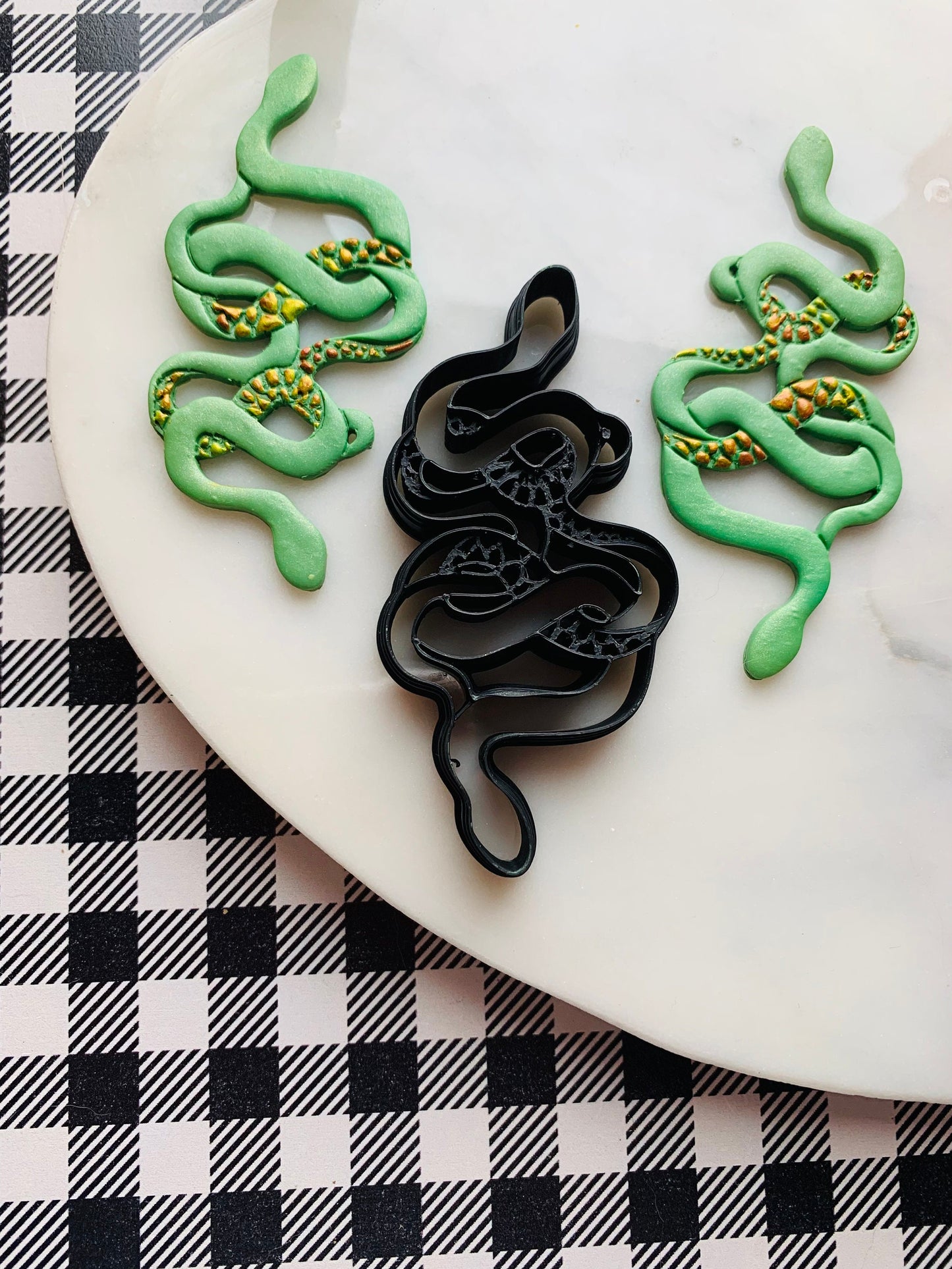 Large Intertwined Double Snakes - Embossed Sharp Clay Cutter