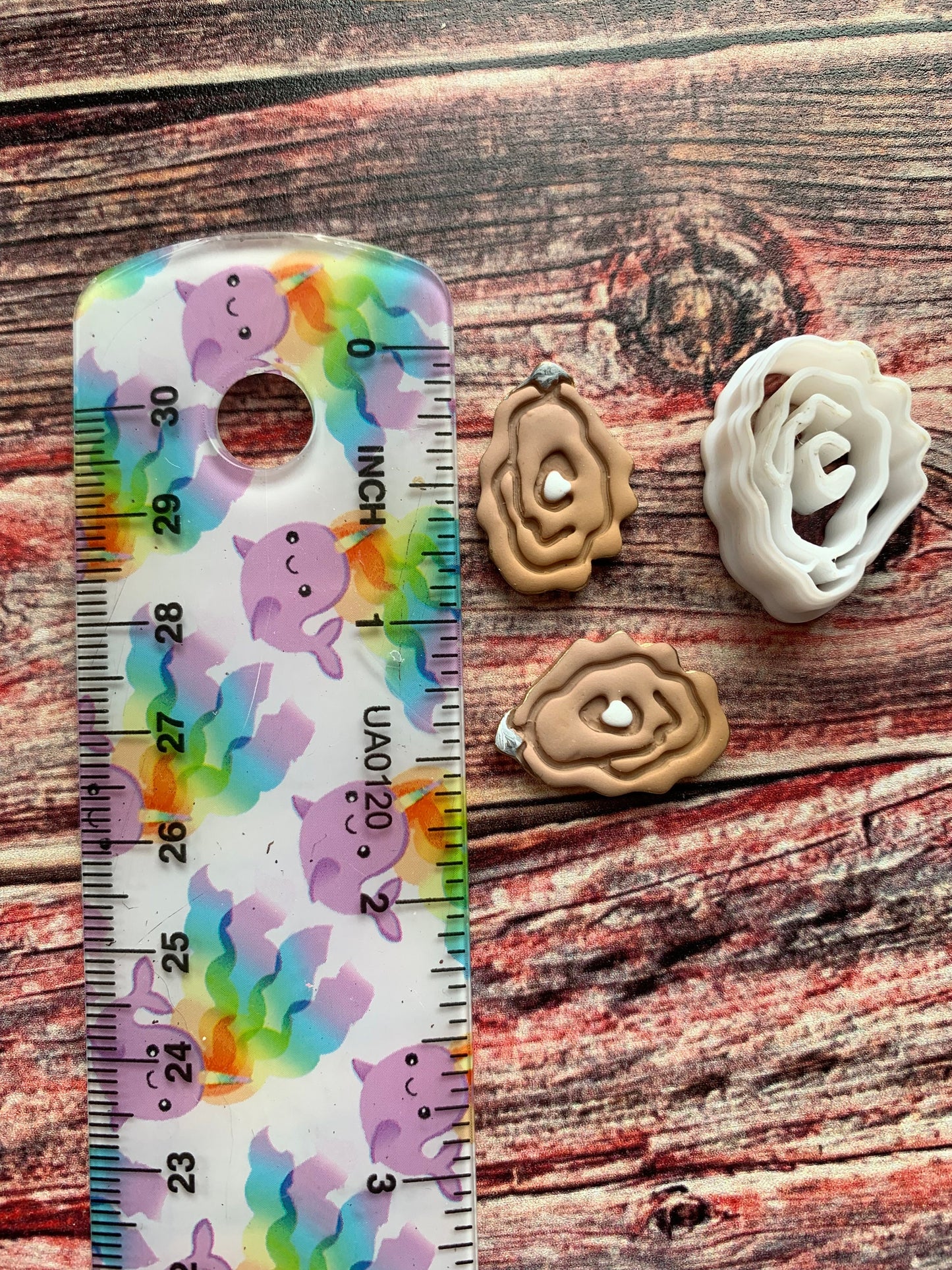 Detailed Little Half Oyster Sharp Clay Cutter