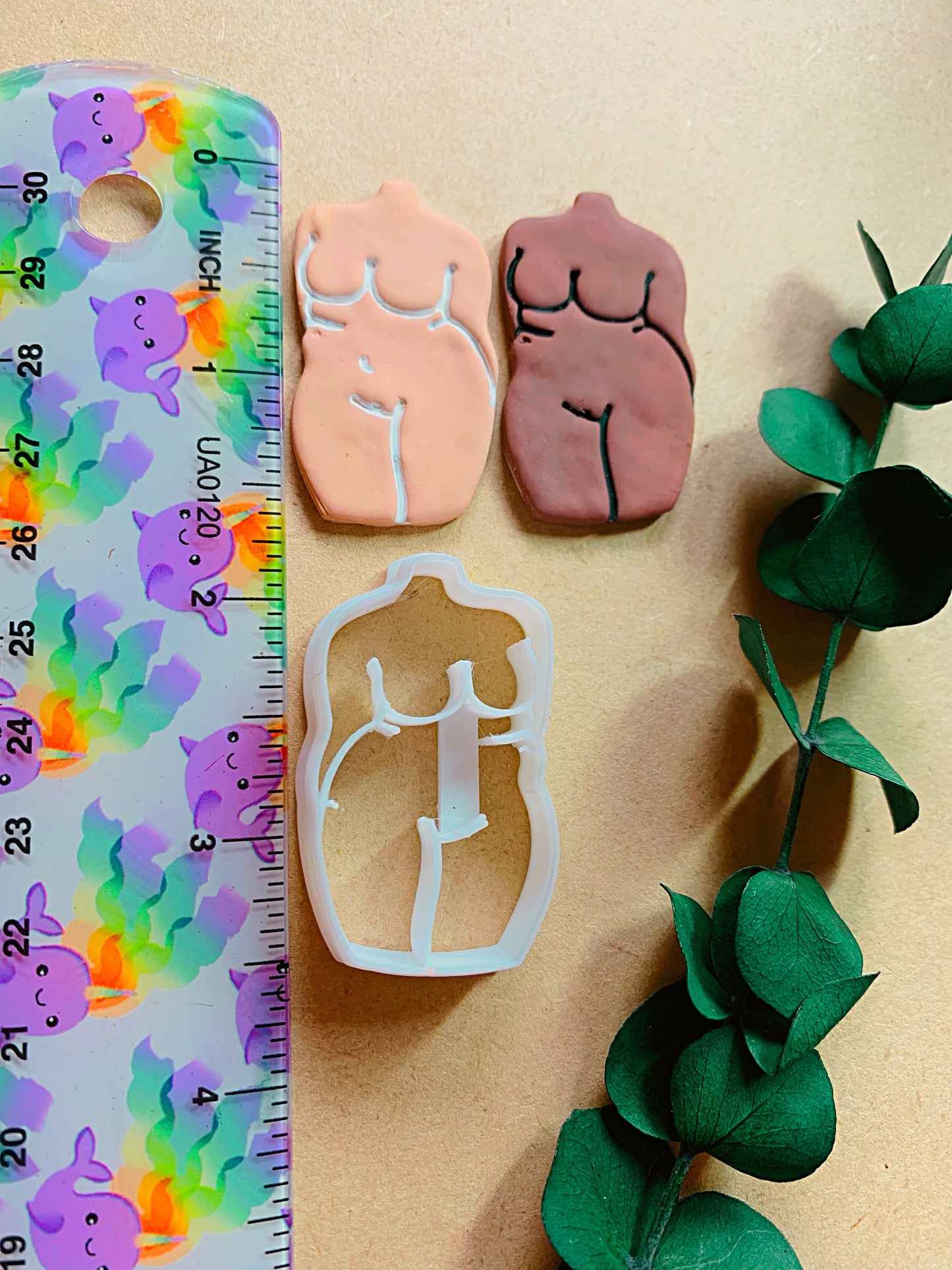 Curvy Babe Naked Frontal Embossed Sharp Clay Cutter