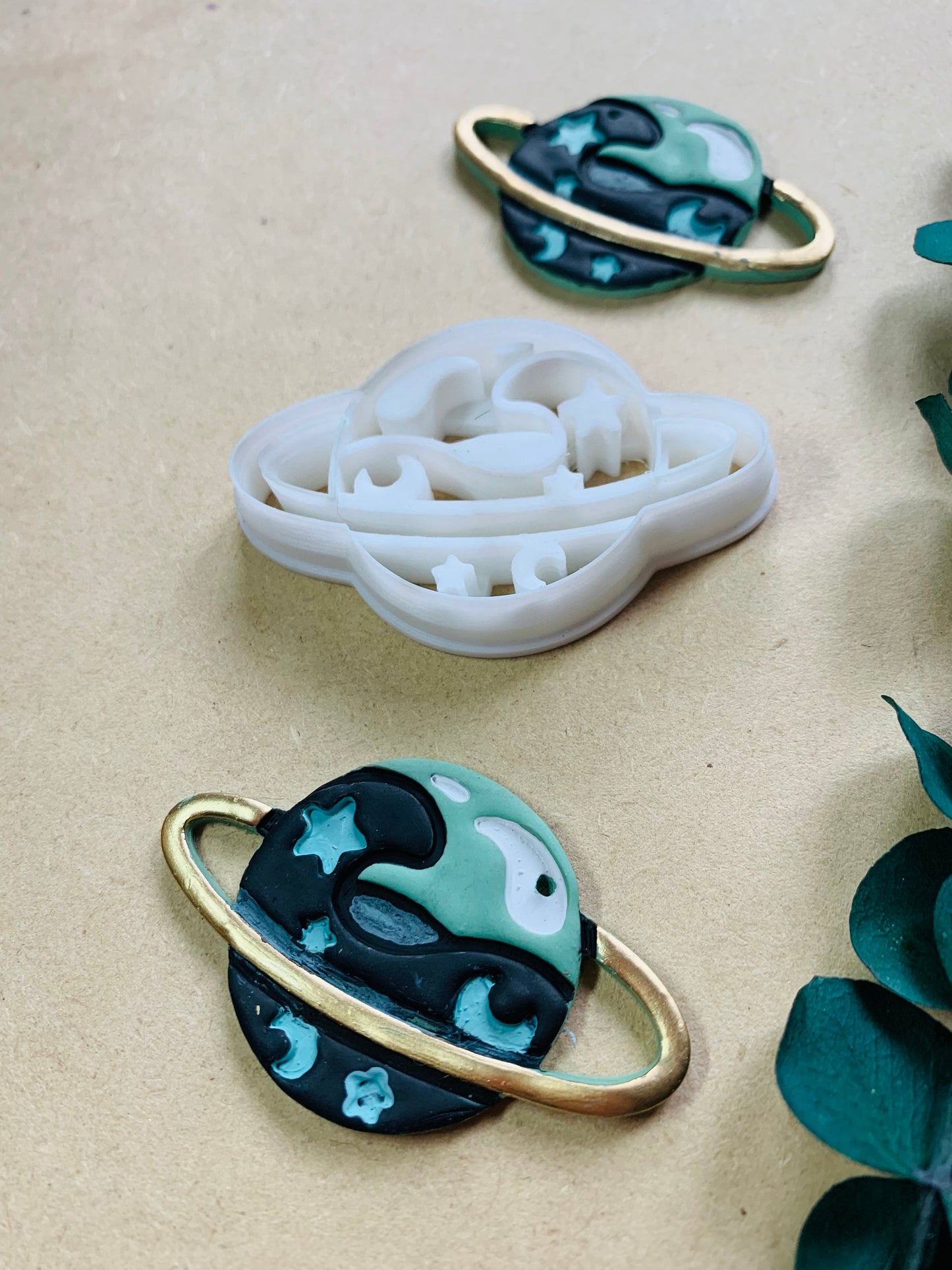 Planet Potion with Ring like Saturn Embossed Sharp Clay Cutter