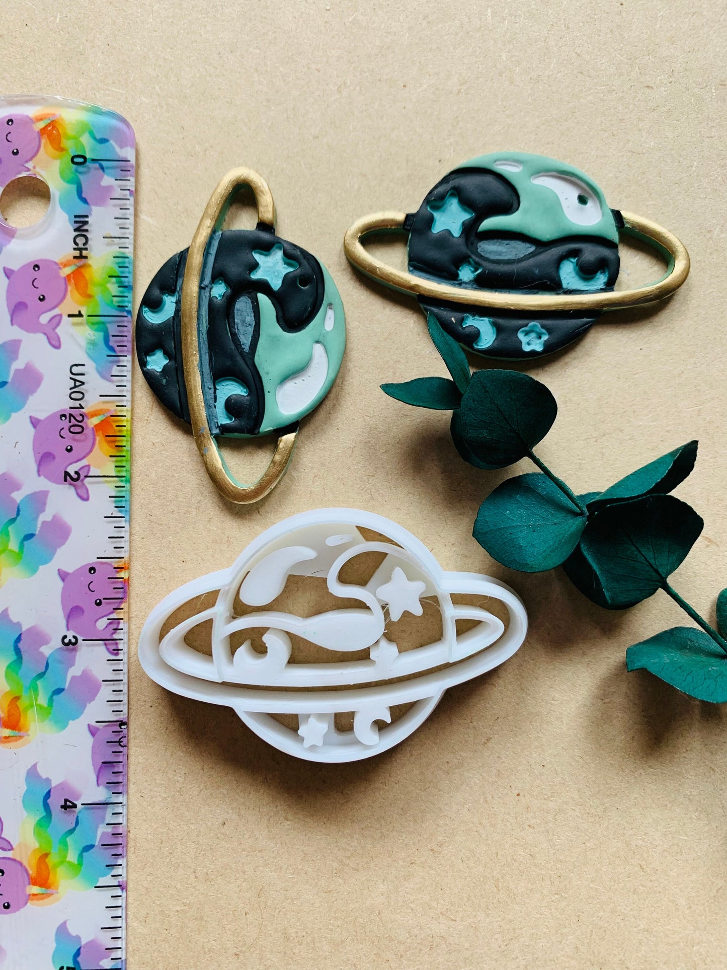 Planet Potion with Ring like Saturn Embossed Sharp Clay Cutter