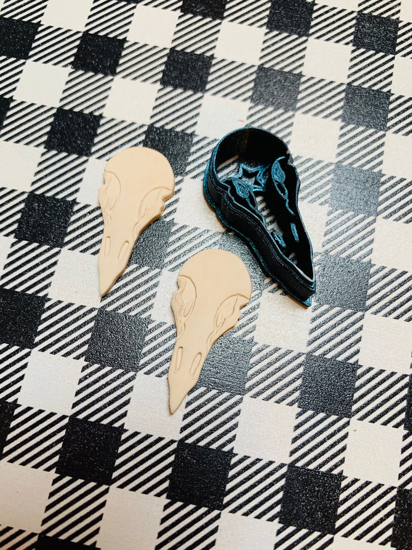 Small Front Facing Crow Bird Skull - Sharp Polymer Clay Cutter with Etching Details