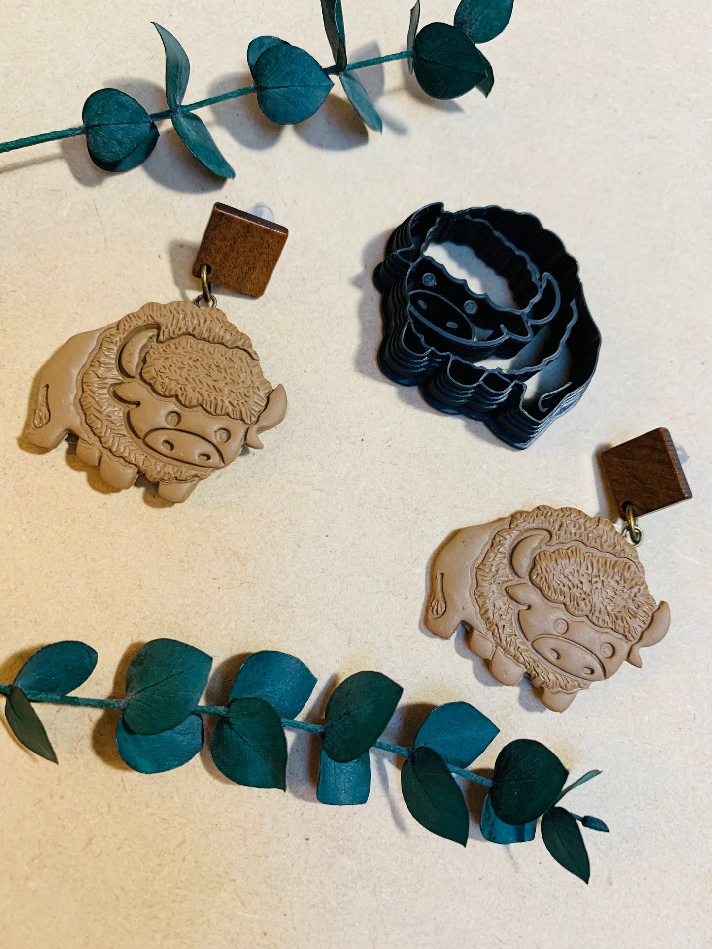 Bison - Sharp Polymer Clay Cutter with Detailed Lines