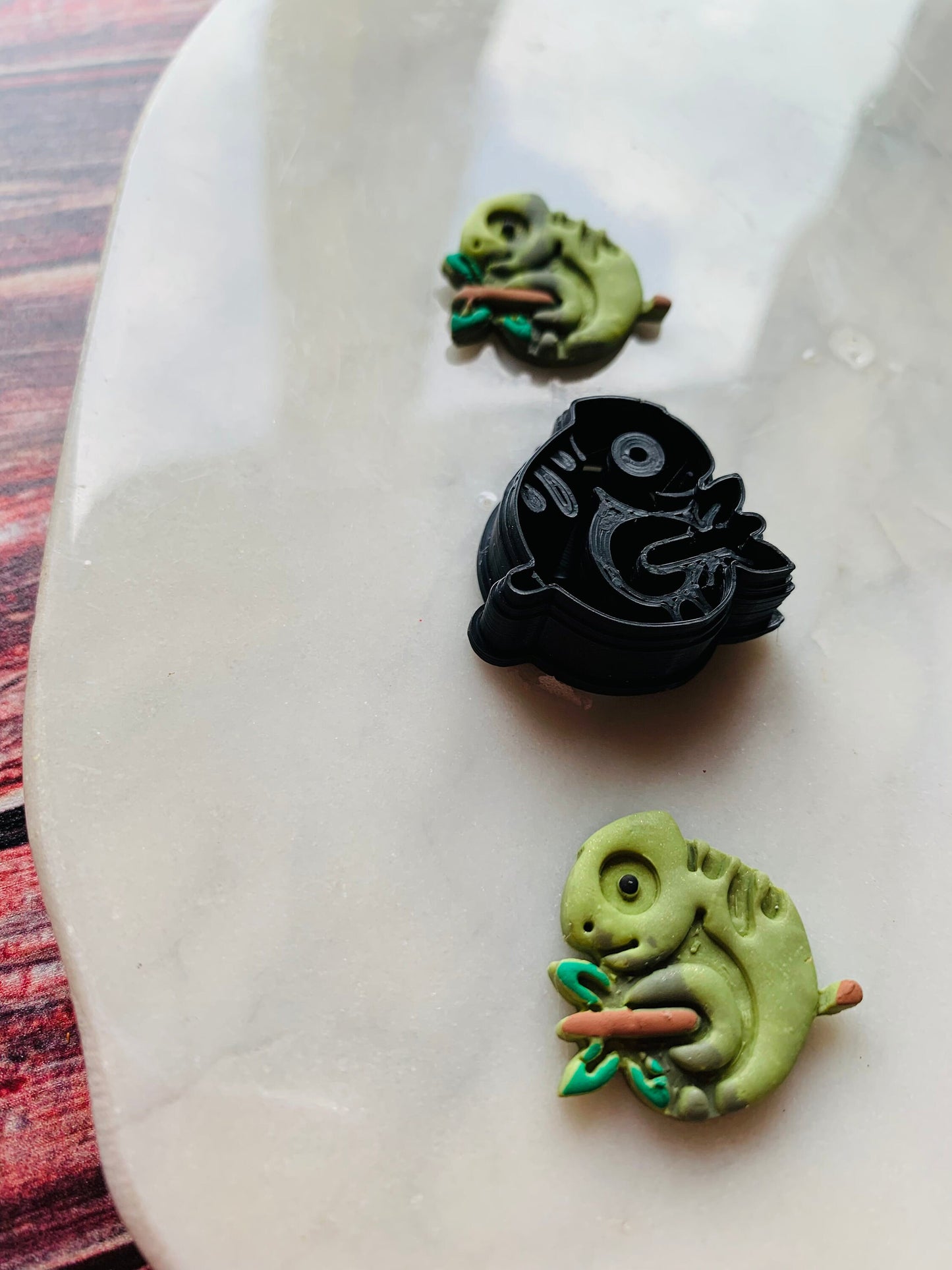 Chameleon Lizard 25mm Round Animal Oversized Stud Earring - Sharp Polymer Clay Cutter with Detailed Lines