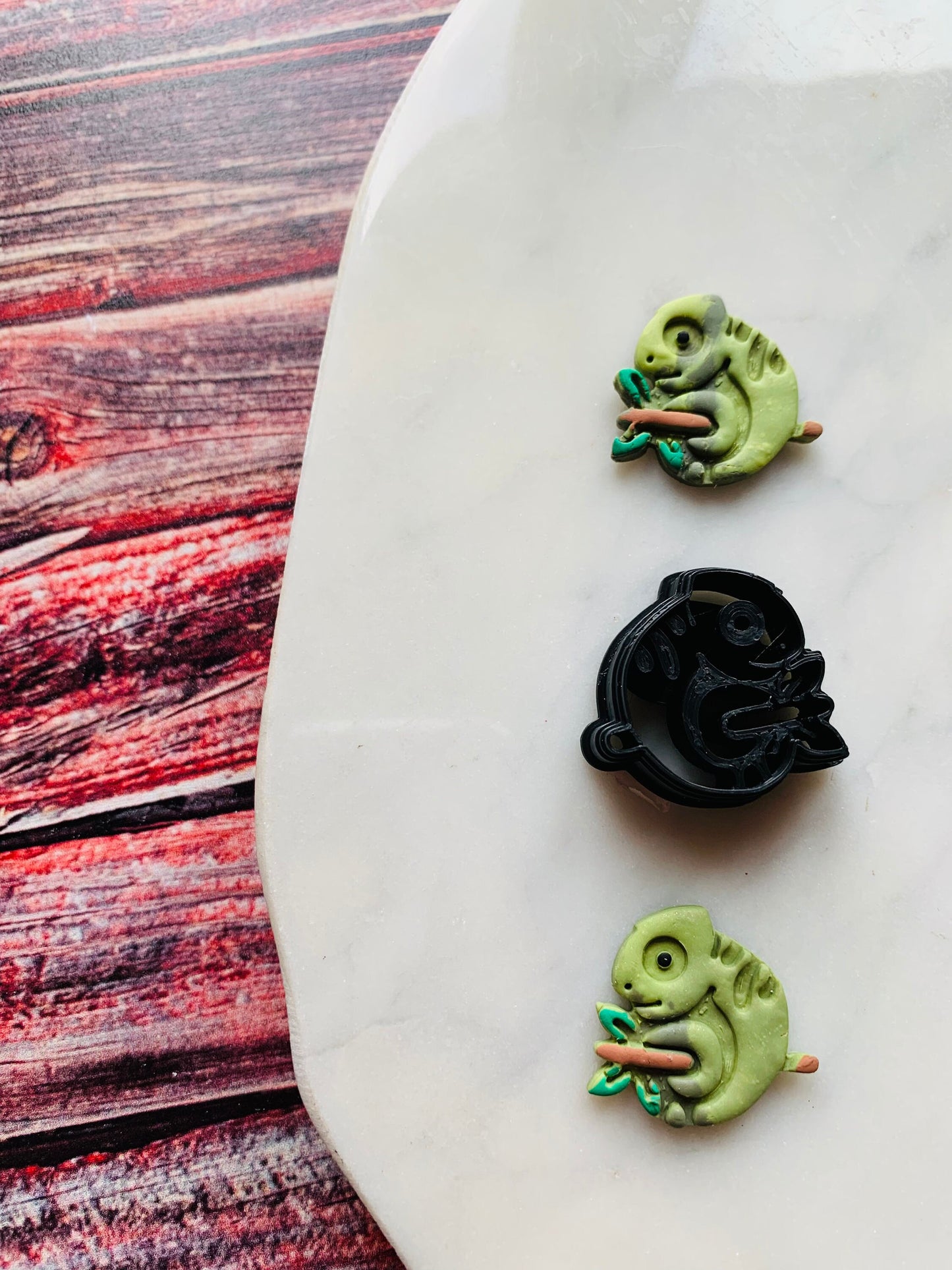 Chameleon Lizard 25mm Round Animal Oversized Stud Earring - Sharp Polymer Clay Cutter with Detailed Lines