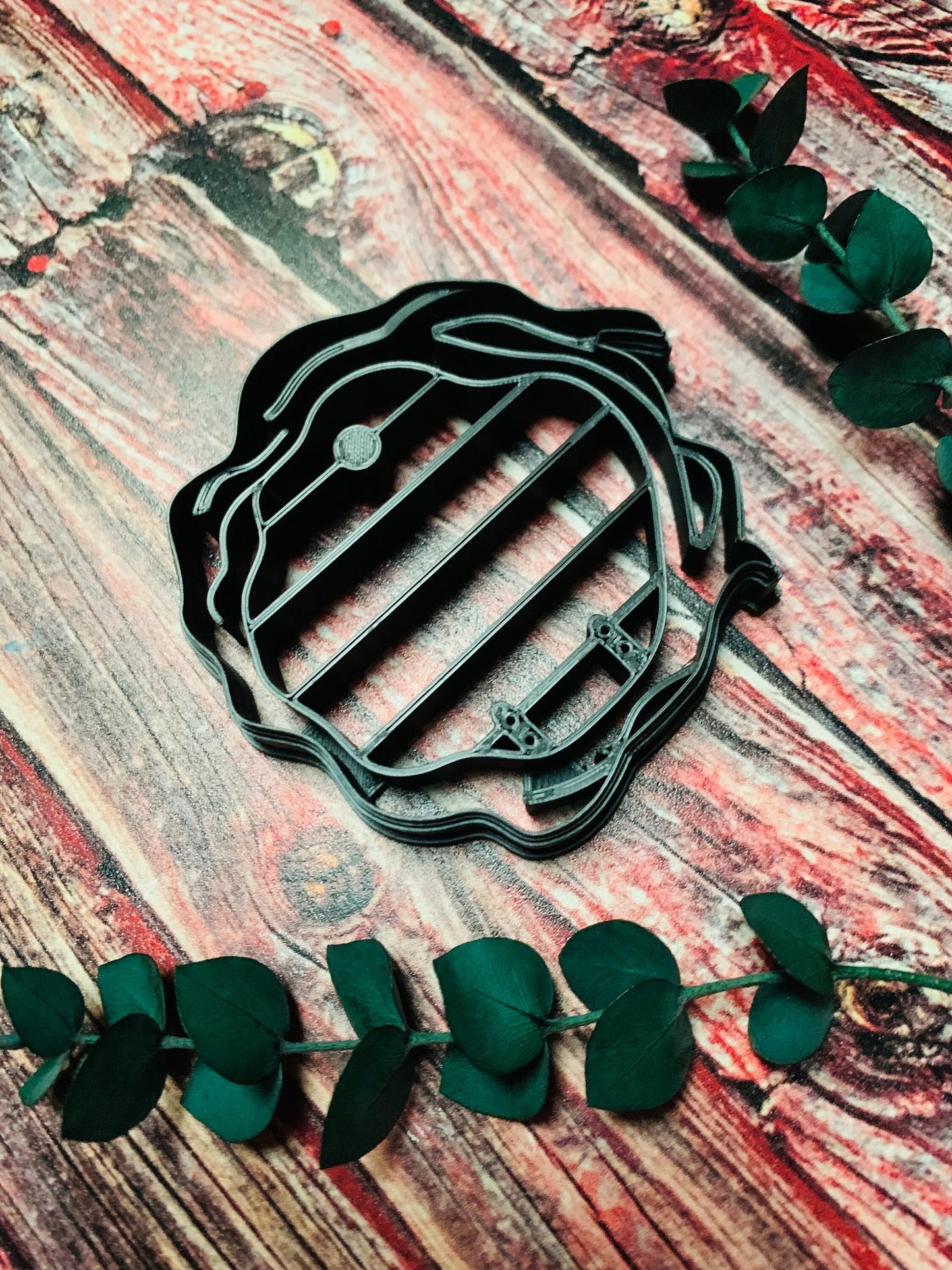 65mm Hidden in Branches Hobbit Hole Door - Embossed Sharp Clay Cutter