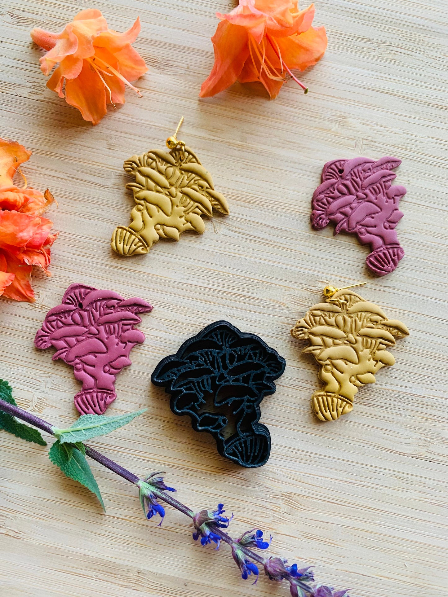 Oyster Mushroom Cluster Sharp Clay Cutter