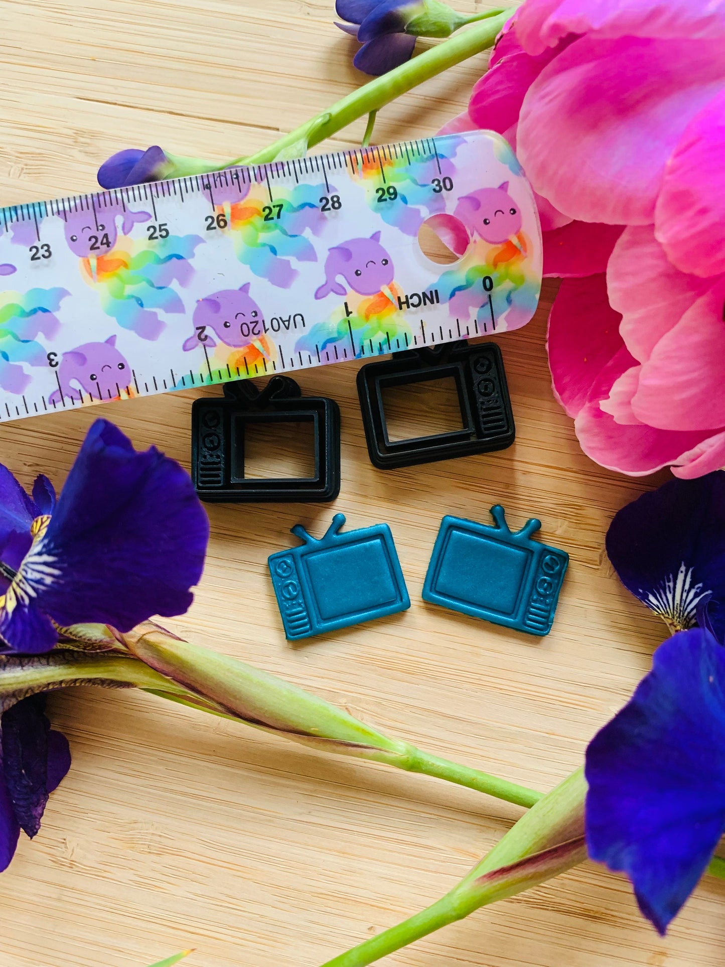 Mini Retro Vintage Box Television Embossed Sharp Cutters for Clay Stud Earrings