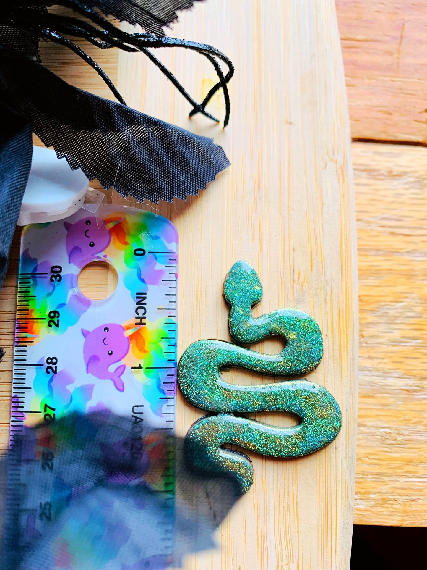 Large Simple Snake Outline - Sharp Embossed Earring Clay Cutter