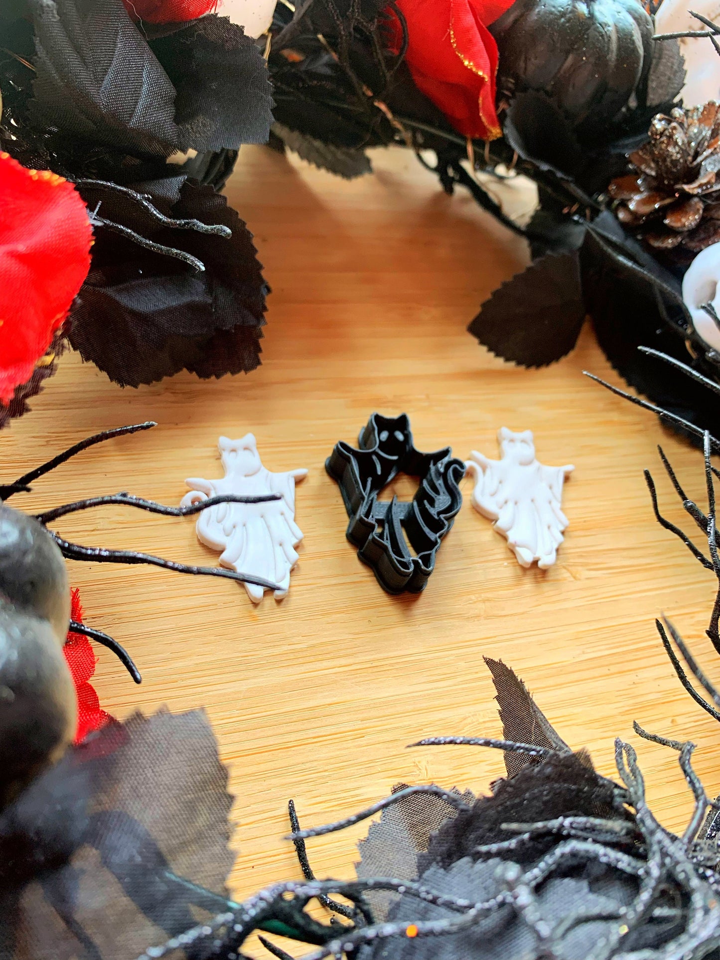Ghost Cat in a Sheet - Embossed Sharp Clay Cutter