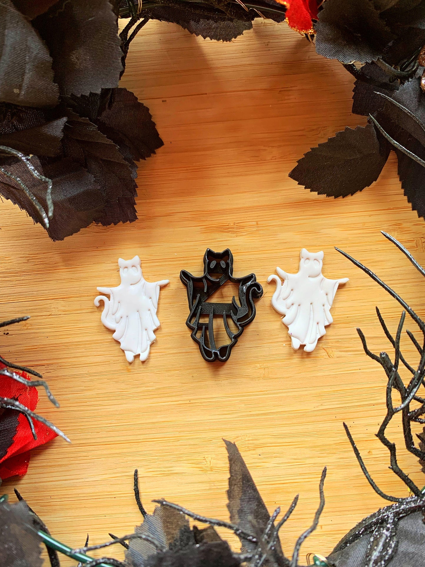 Ghost Cat in a Sheet - Embossed Sharp Clay Cutter