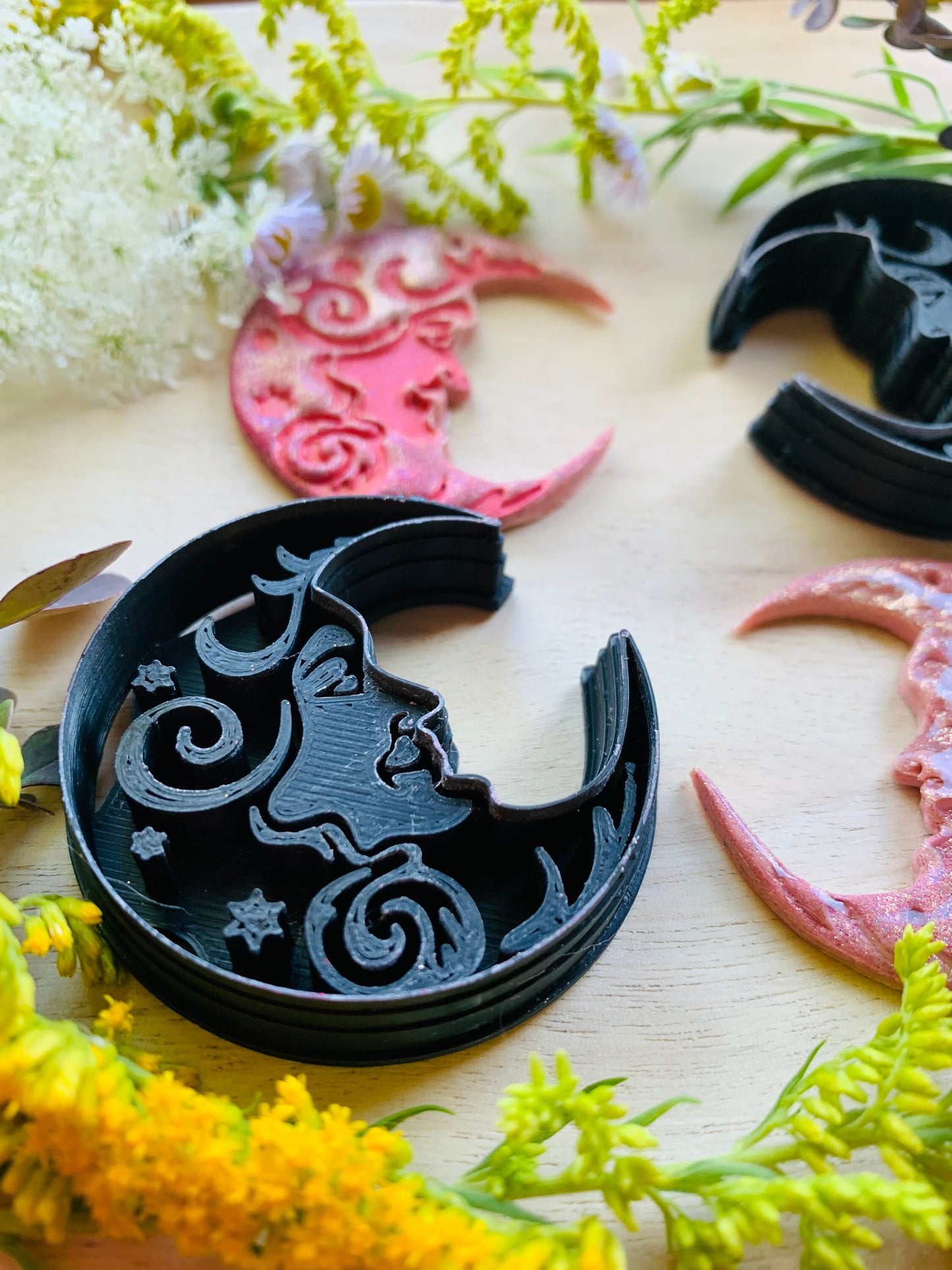 XL Detailed Face on Crescent Moon Sharp Clay Cutter