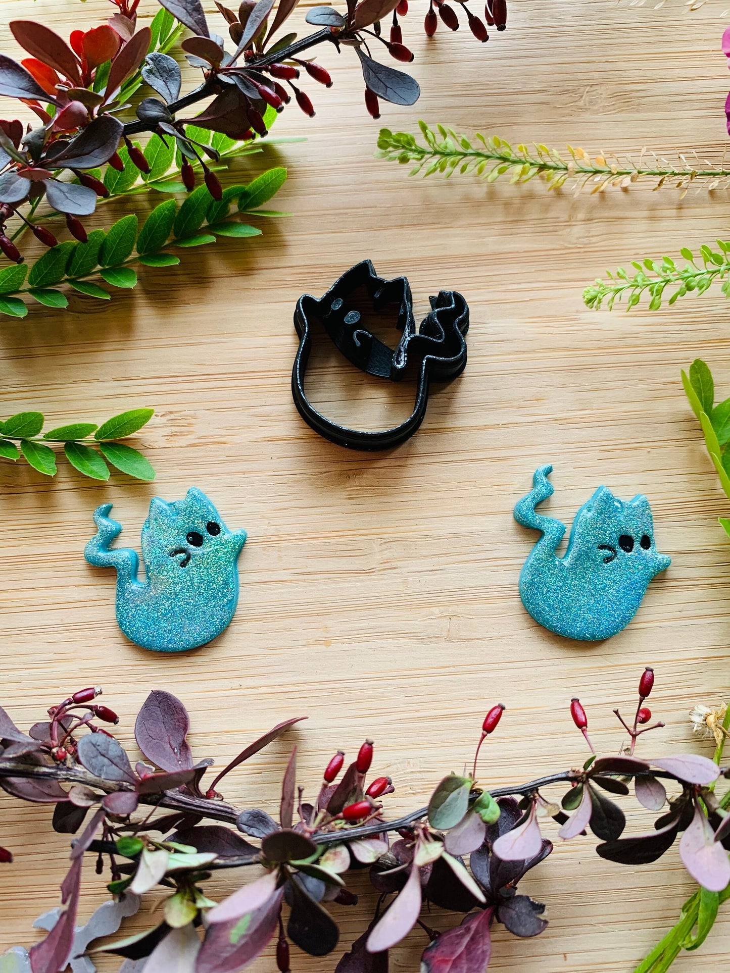 Squiggle Butt Ghost Cat Sharp Clay Cutter