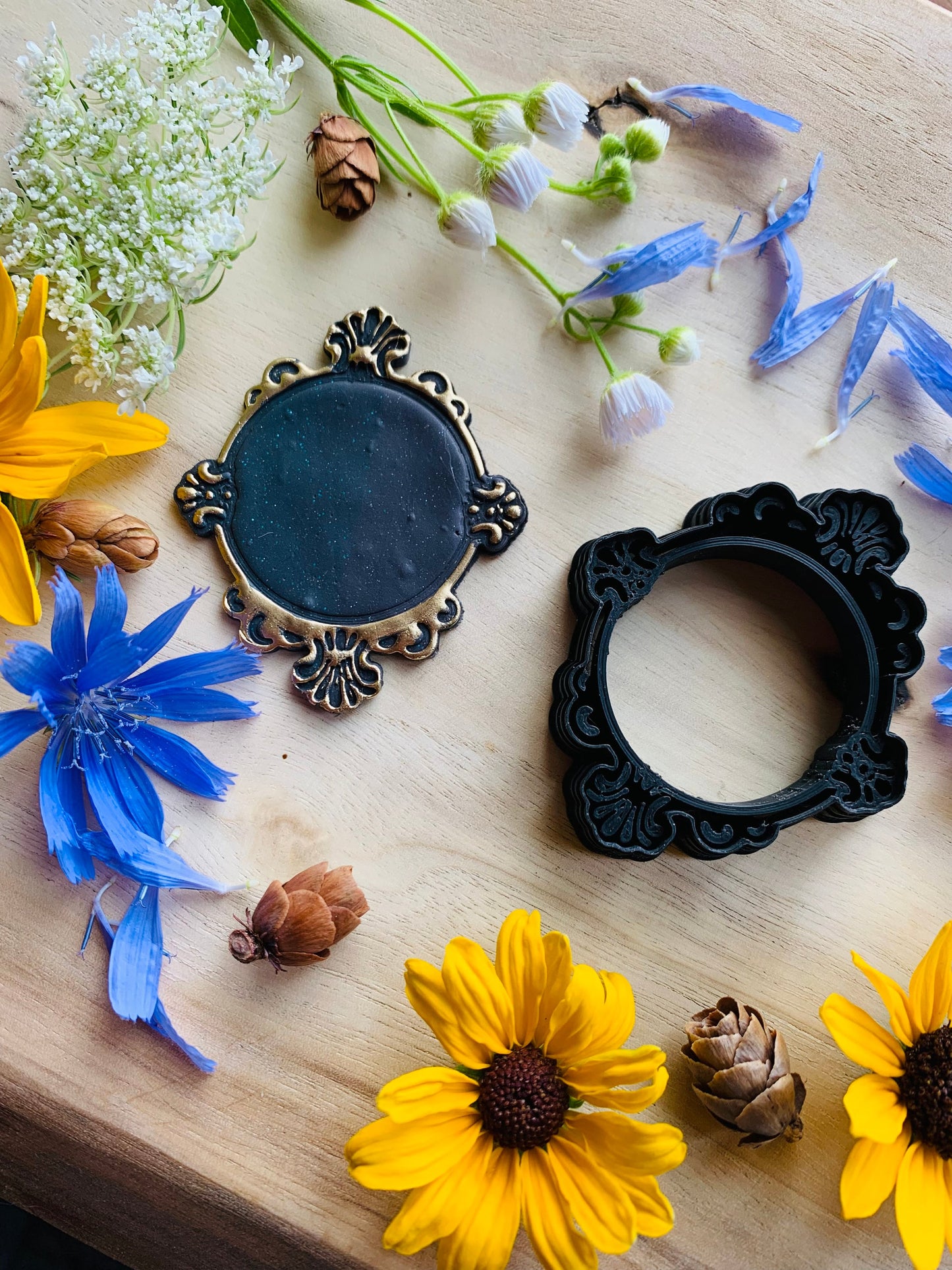 Filigree Circle Frame Sharp Clay Cutter
