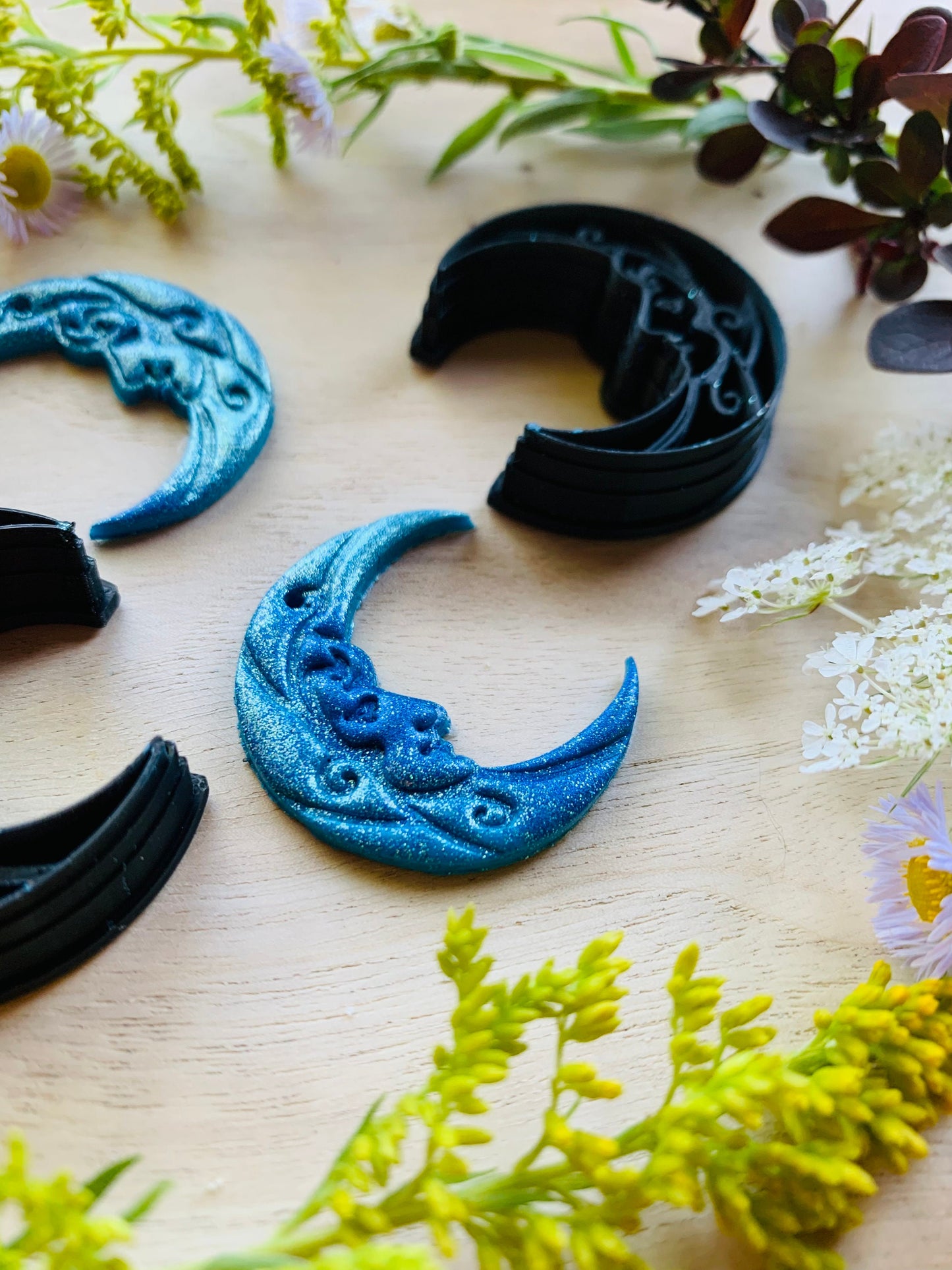 Detailed Scrawl Face on Crescent Moon Sharp Clay Cutter