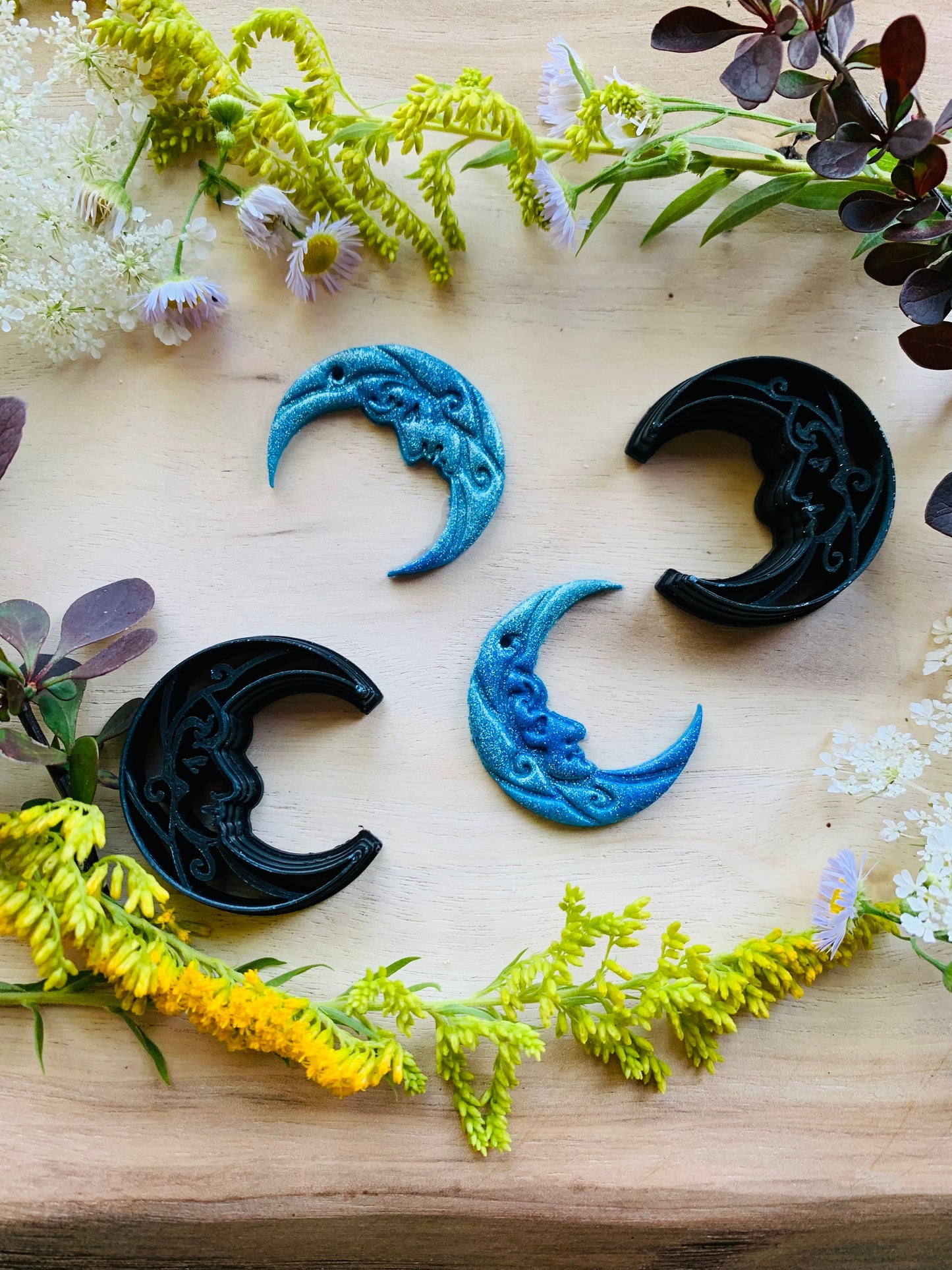 Detailed Scrawl Face on Crescent Moon Sharp Clay Cutter